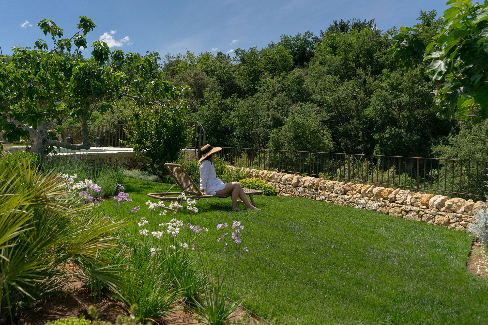 chaza-occhipinti-casa-di-pietra_house_sicily-italy_exterior-garden.jpg