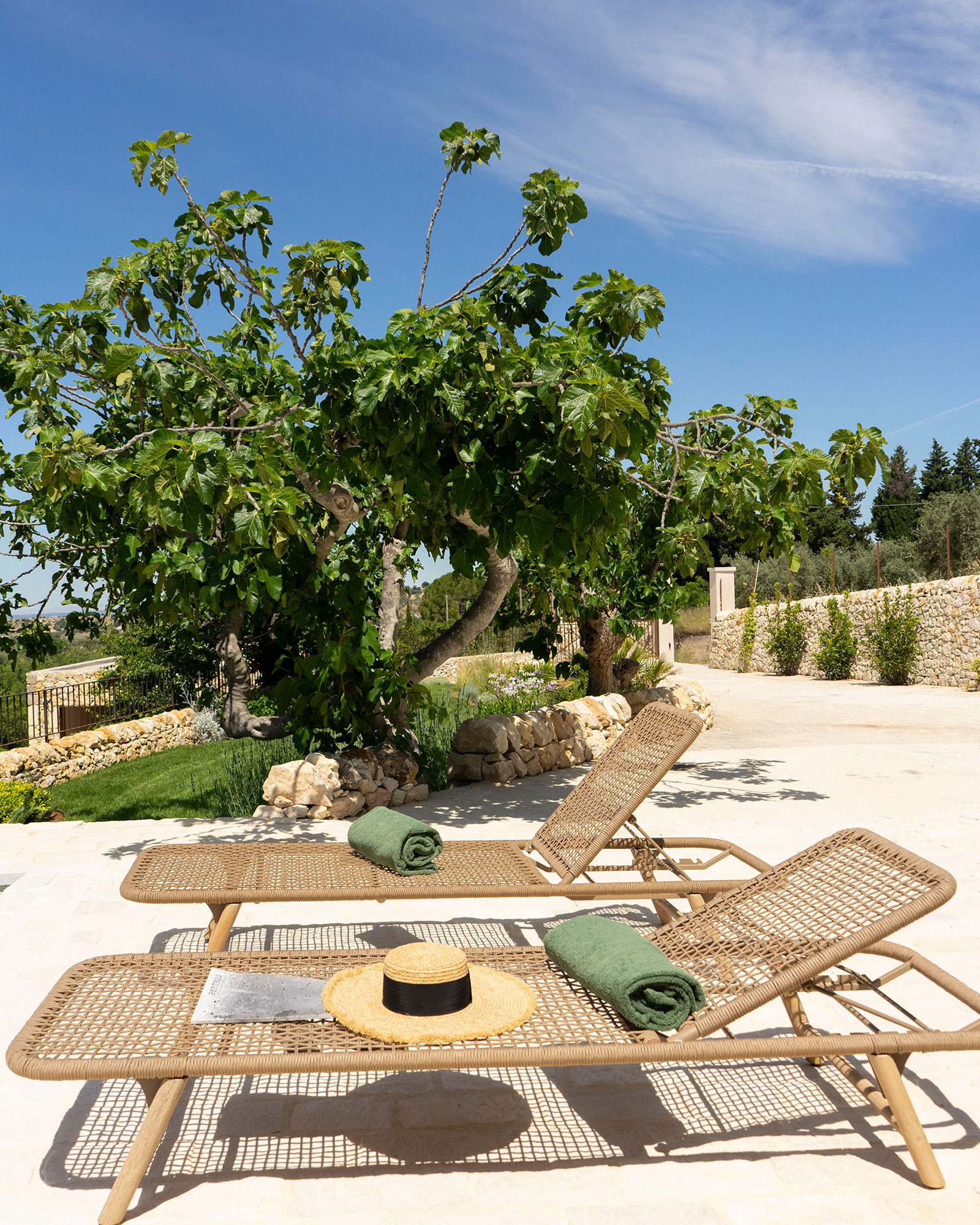 chaza-occhipinti-casa-di-pietra_house_sicily-italy_exterior-pallets.jpg