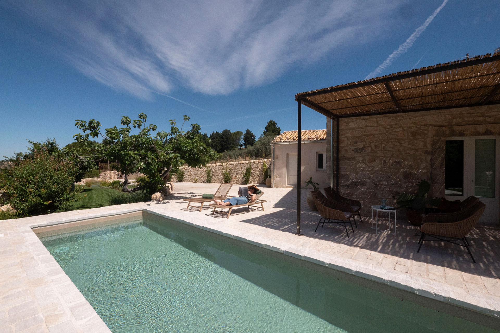 chaza-occhipinti-casa-di-pietra_house_sicily-italy_exterior-pool.jpg