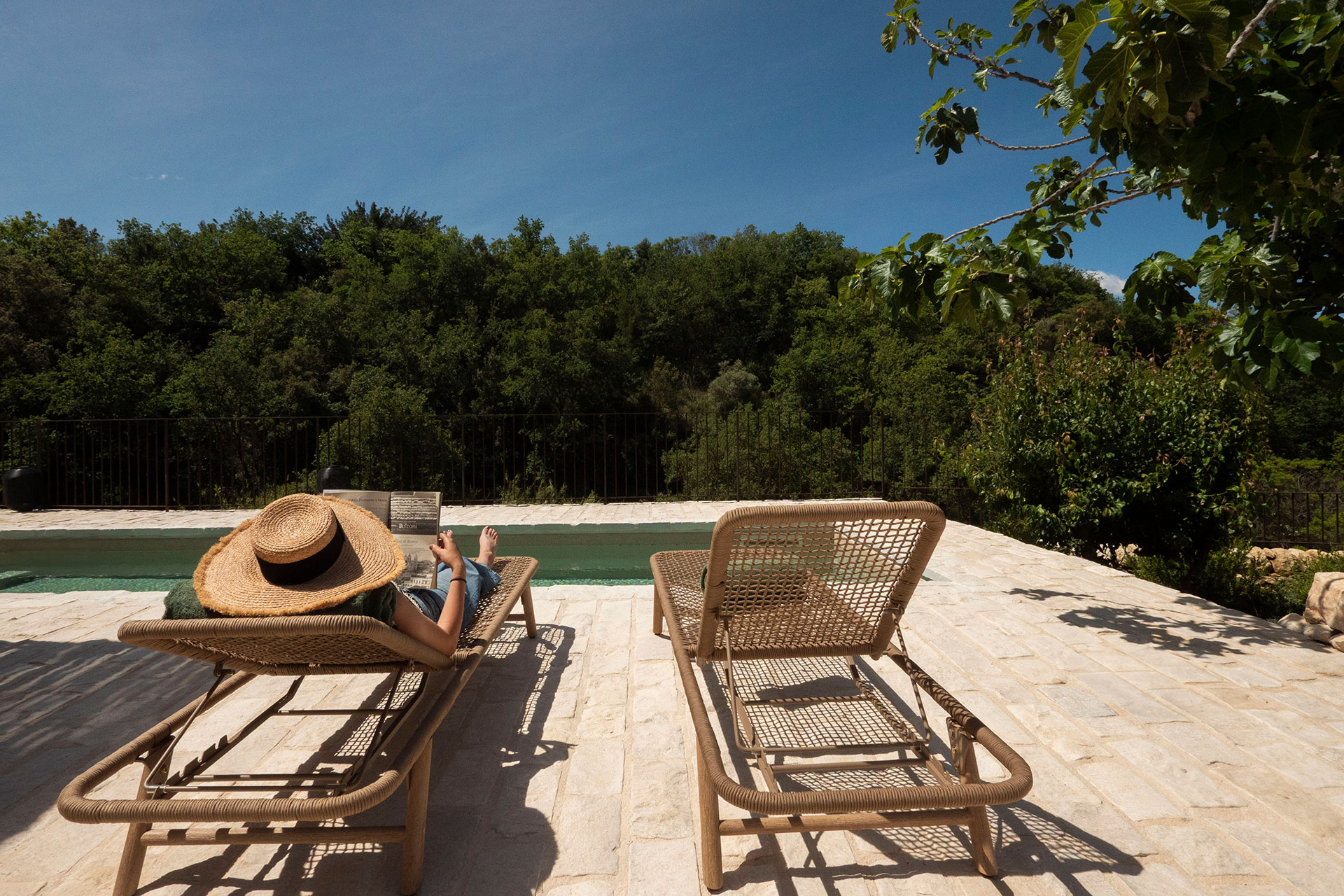 chaza-occhipinti-casa-di-pietra_house_sicily-italy_exterior-pool-view.jpg