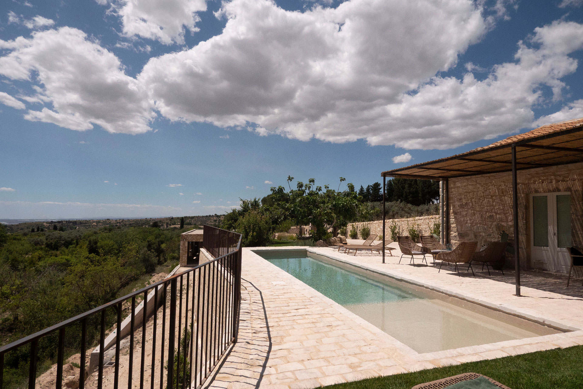 chaza-occhipinti-casa-di-pietra_house_sicily-italy_exterior-terrace-design.jpg
