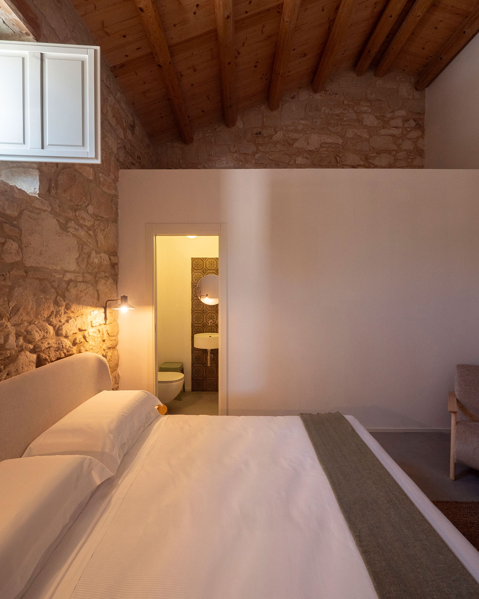 chaza-occhipinti-casa-di-pietra_house_sicily-italy_interior-bed-room-space.jpg