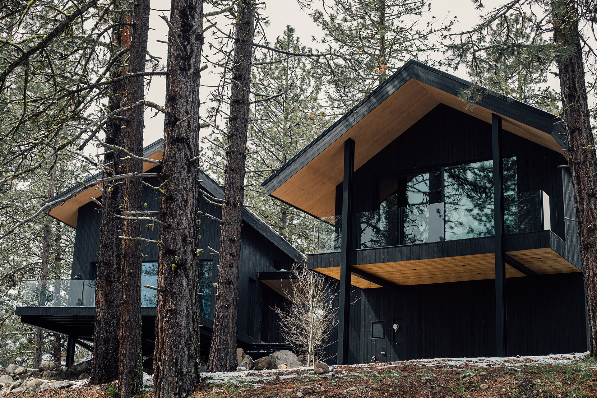 the-overlook_cabin_mccall-idaho-usa_exterior.jpg