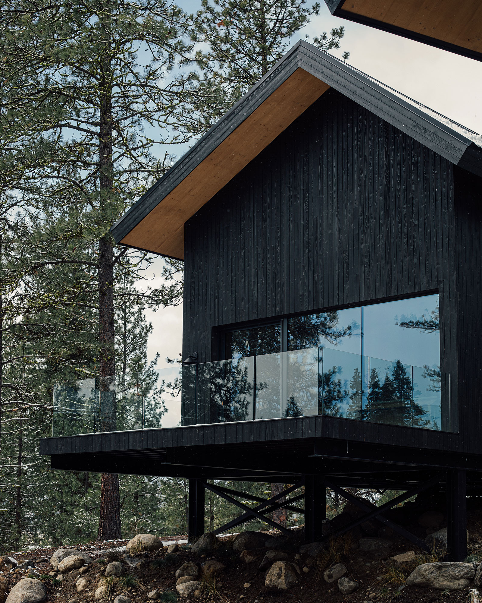the-overlook_cabin_mccall-idaho-usa_exterior-design-facade.jpg