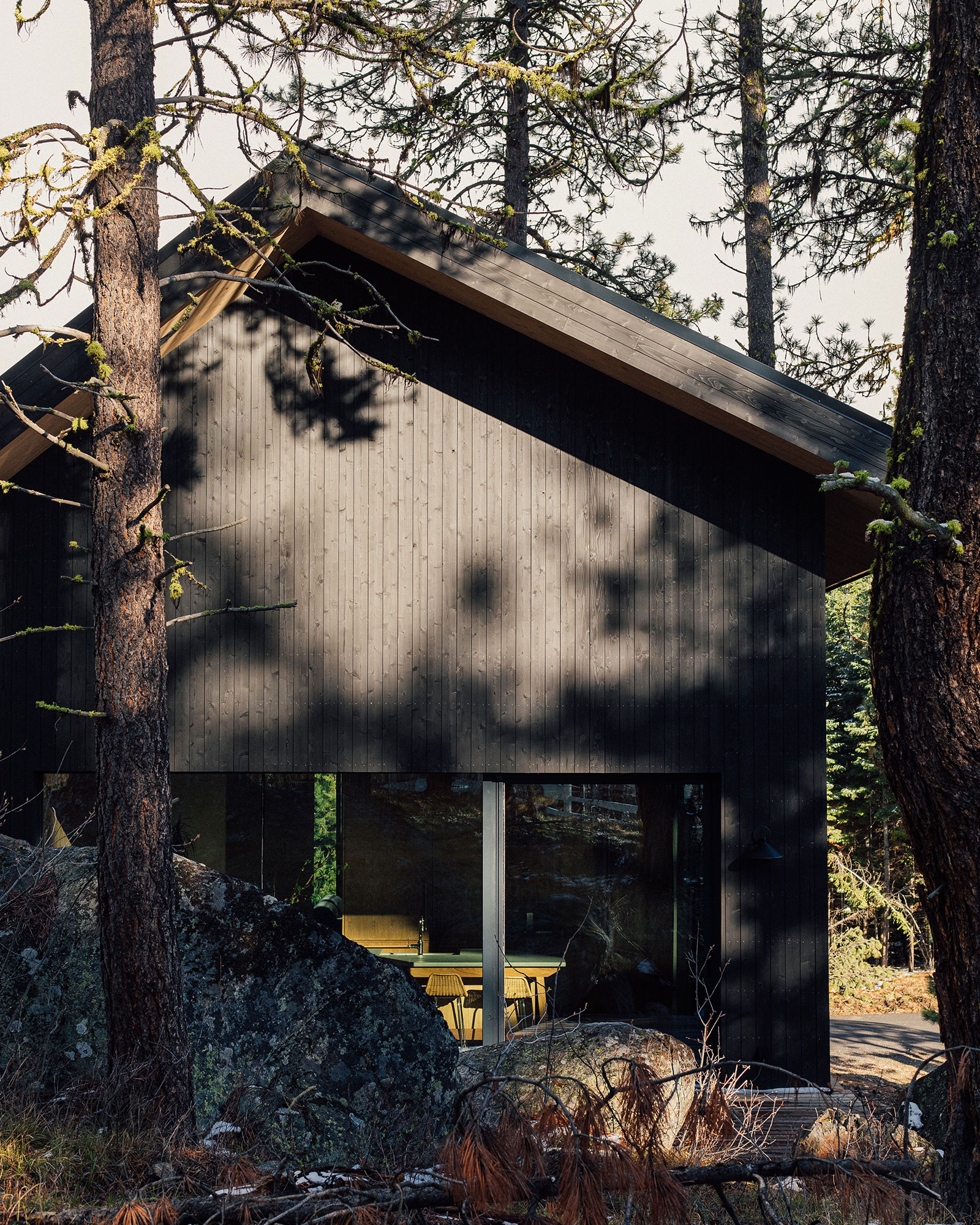 the-overlook_cabin_mccall-idaho-usa_exterior-facade.jpg