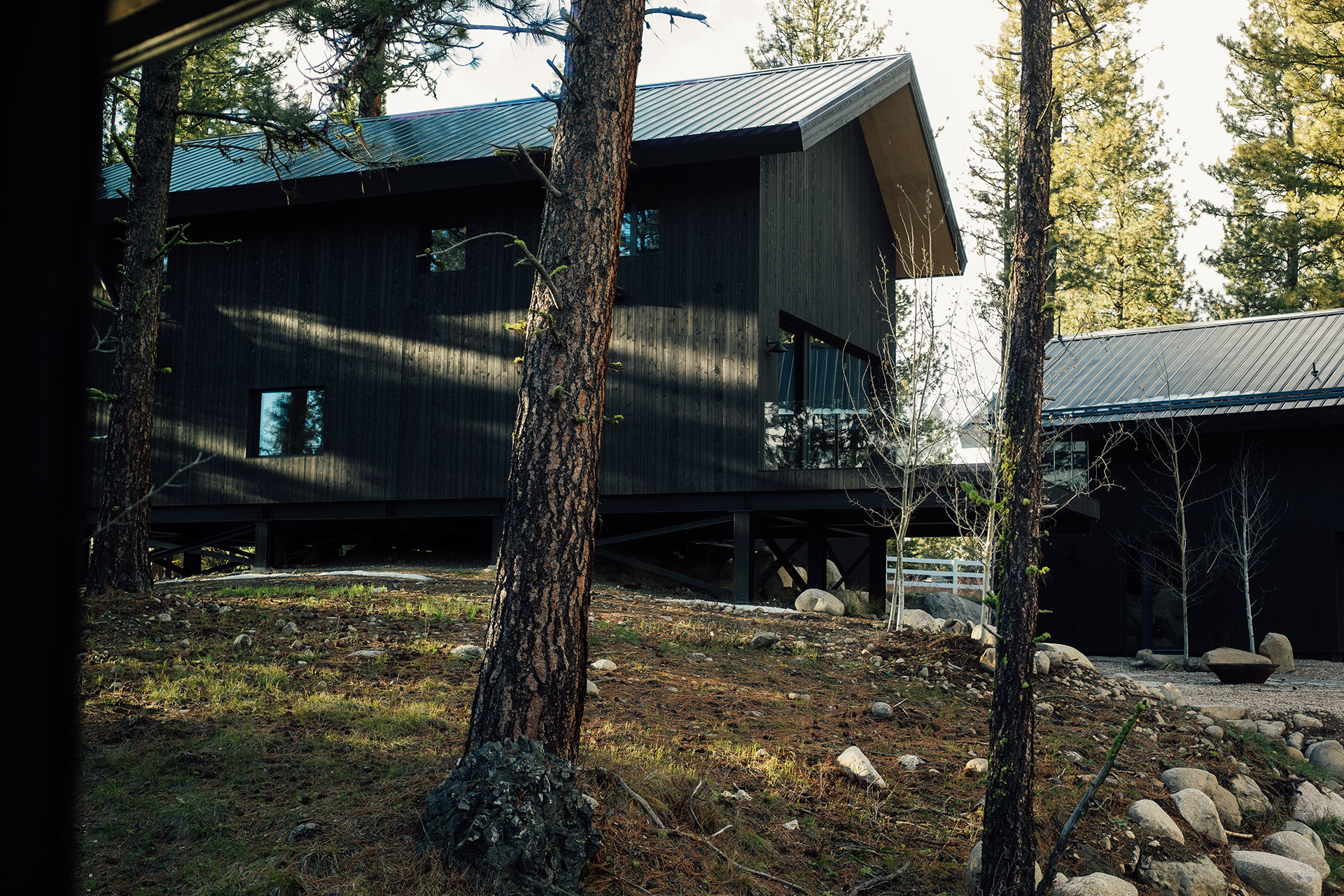 the-overlook_cabin_mccall-idaho-usa_exterior-house.jpg