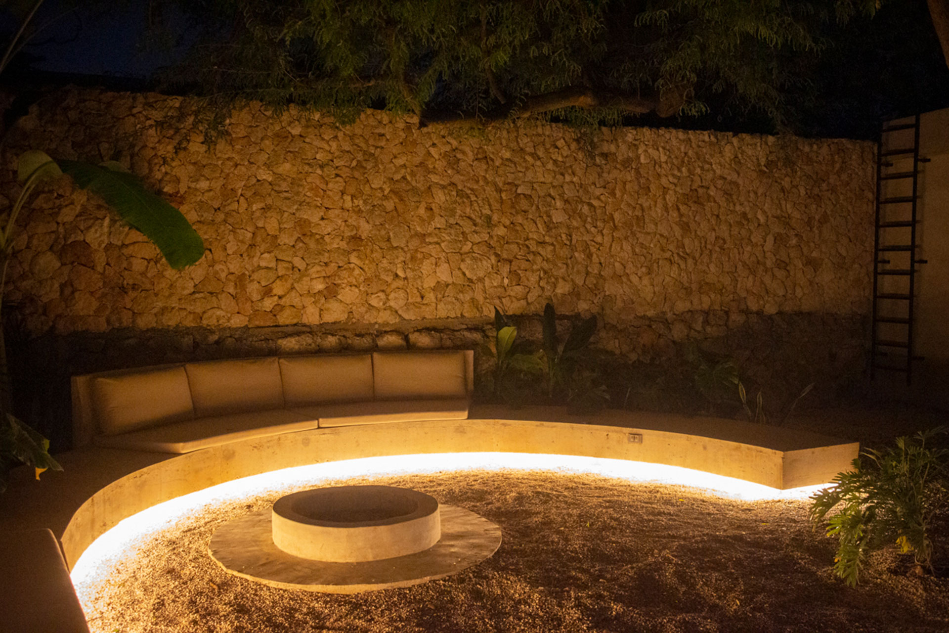 casa-soskil_house_merida-yucatan-mexico_exterior-night.jpg