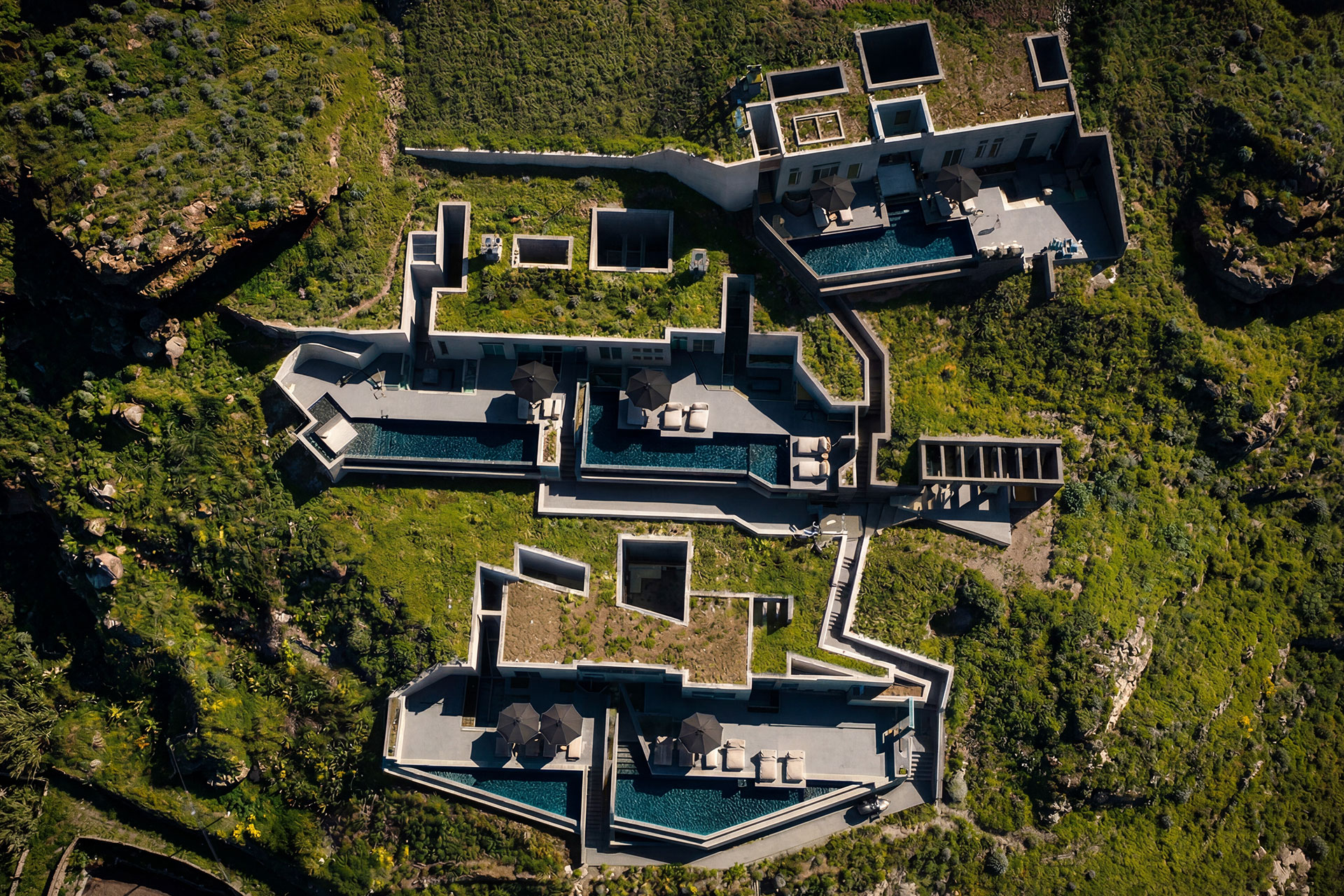 anzo-villas_villa_santorini-greece_exterior.jpg
