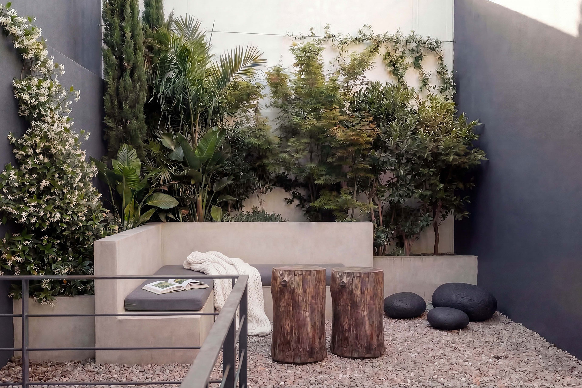 anzo-villas_villa_santorini-greece_triangle-art-villa_exterior-terrace.jpg