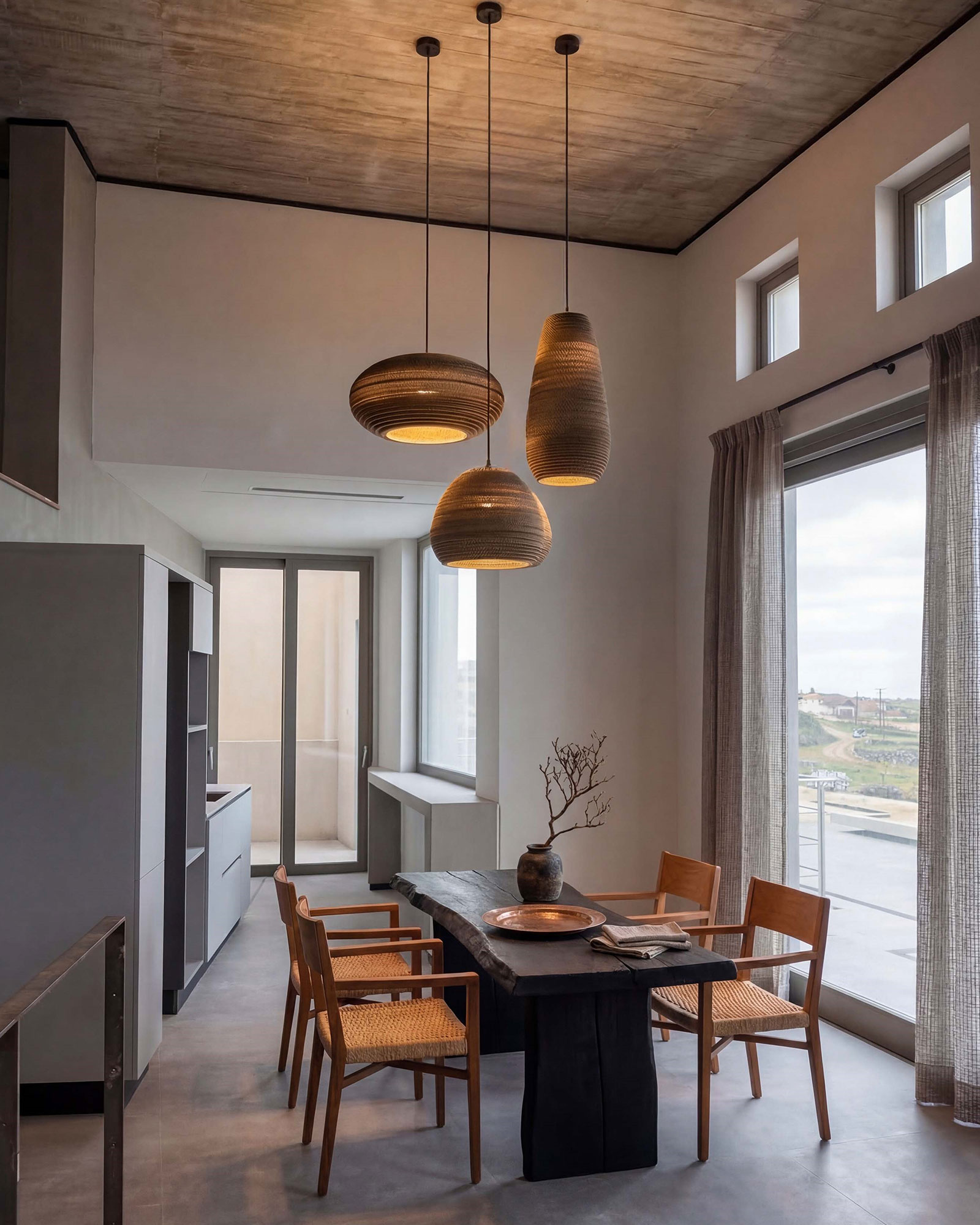 anzo-villas_villa_santorini-greece_triangle-art-villa_interior-detail.jpg