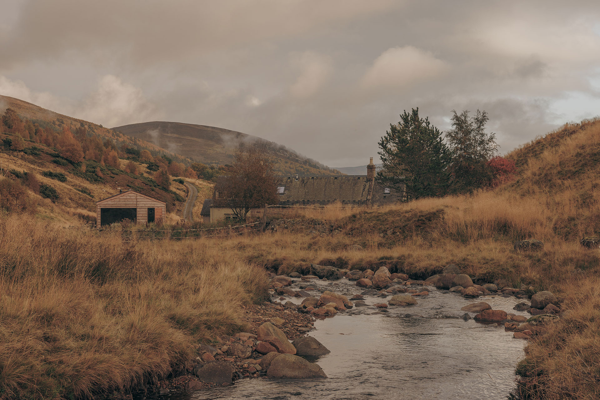 laggan-cottage_cottage_ballater-scotland-uk_exterior-design.jpg