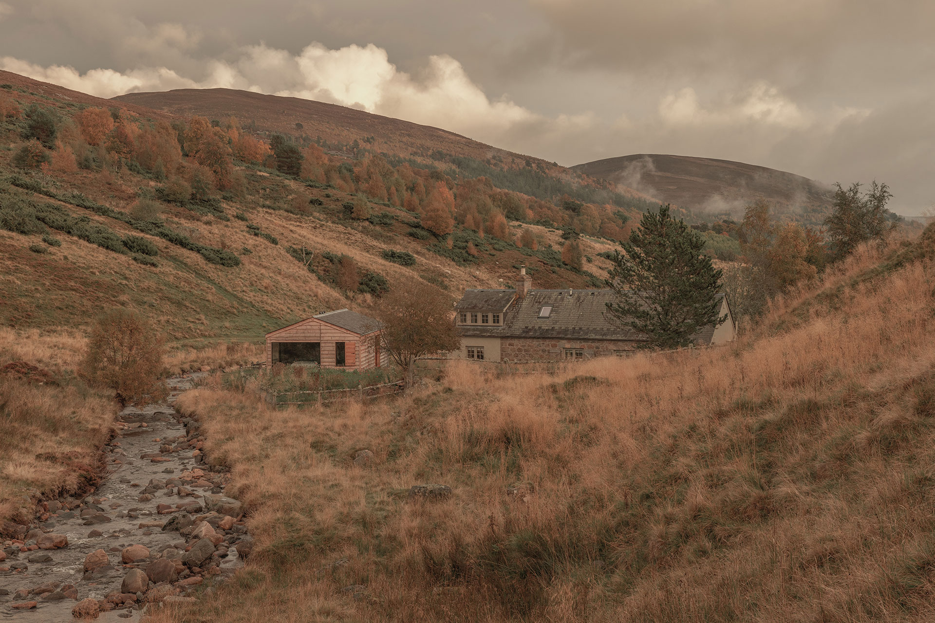 laggan-cottage_cottage_ballater-scotland-uk_exterior-river.jpg