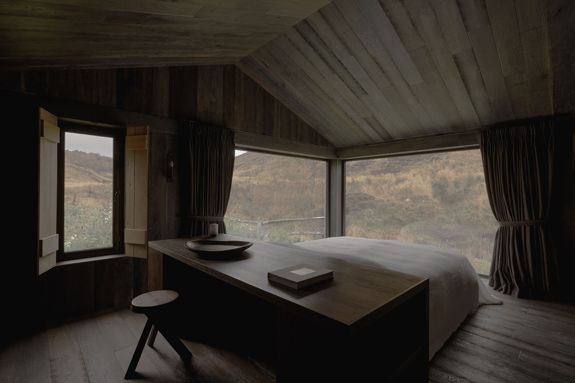 laggan-cottage_cottage_ballater-scotland-uk_interior-bedroom-view.jpg