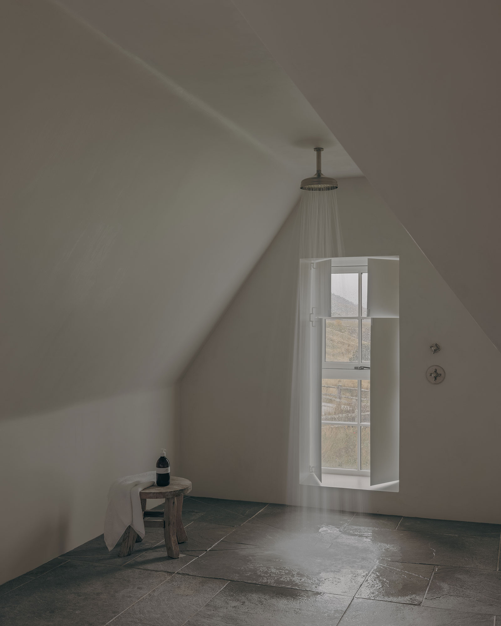 laggan-cottage_cottage_ballater-scotland-uk_interior-shower-window.jpg