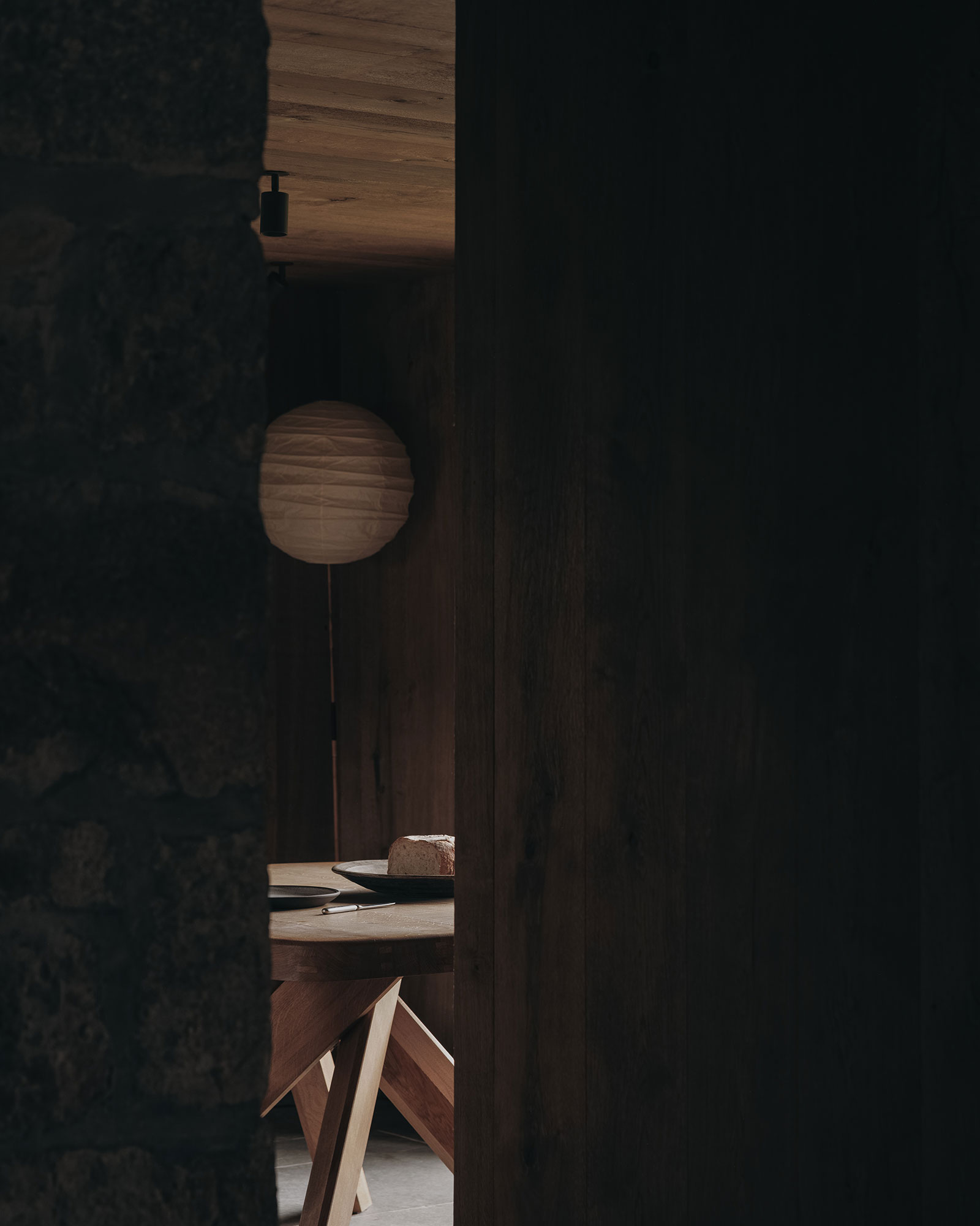 laggan-cottage_cottage_ballater-scotland-uk_interior-table.jpg