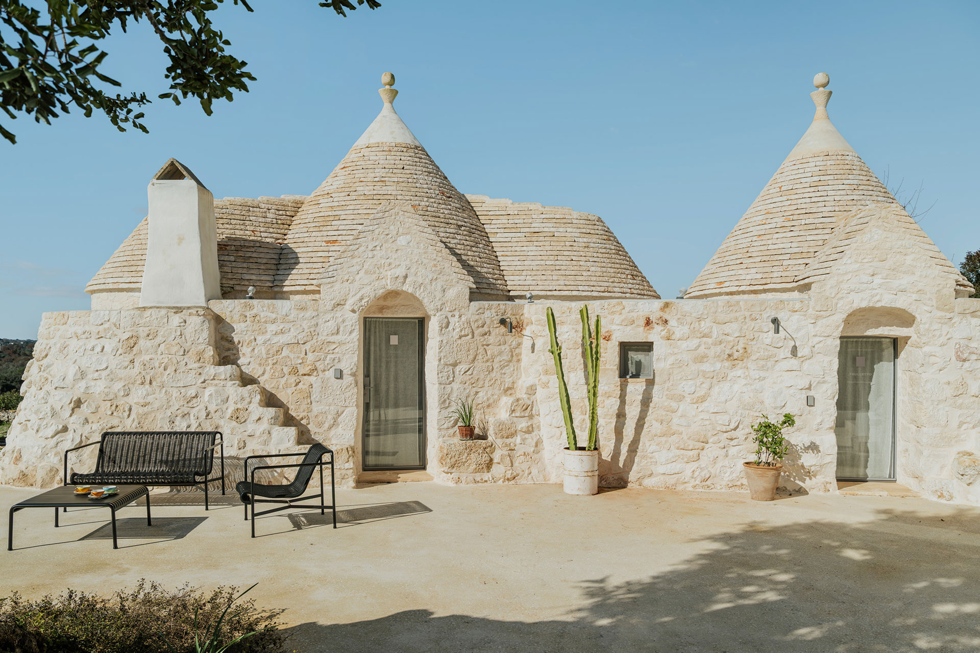 trullo-in-cima_trullo_puglia-italy_exterior-facade.jpg