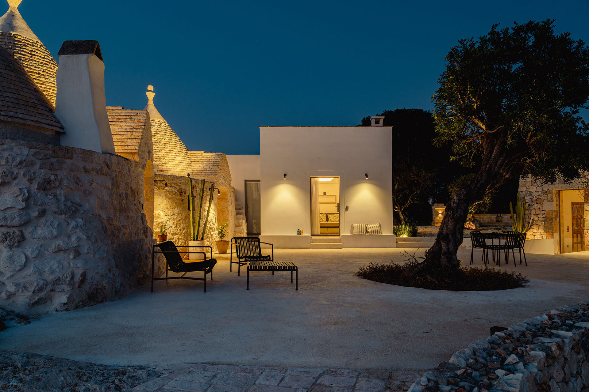 trullo-in-cima_trullo_puglia-italy_exterior-night.jpg