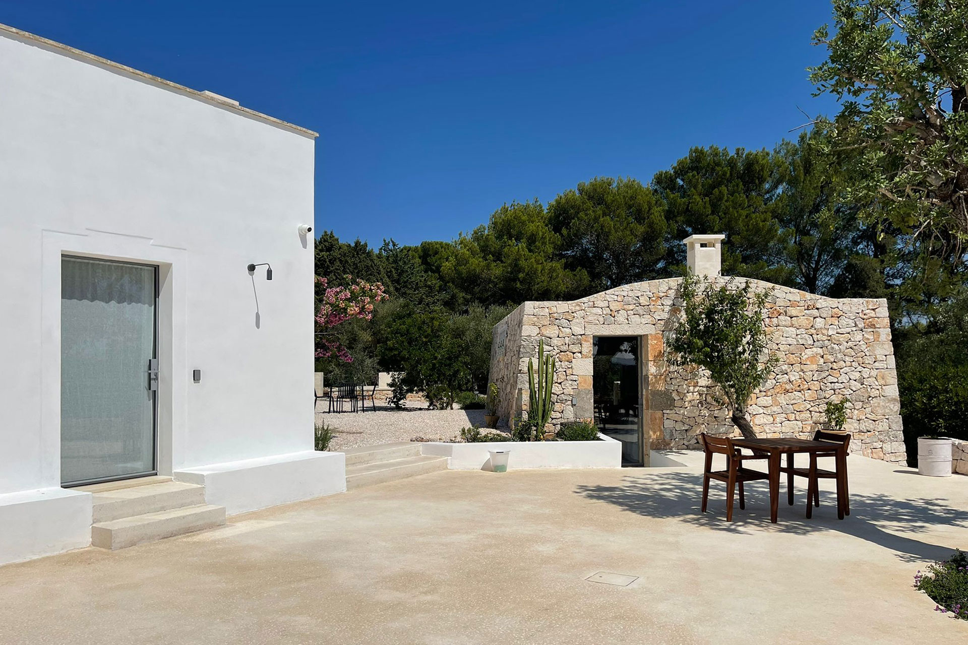 trullo-in-cima_trullo_puglia-italy_exterior-space.jpg