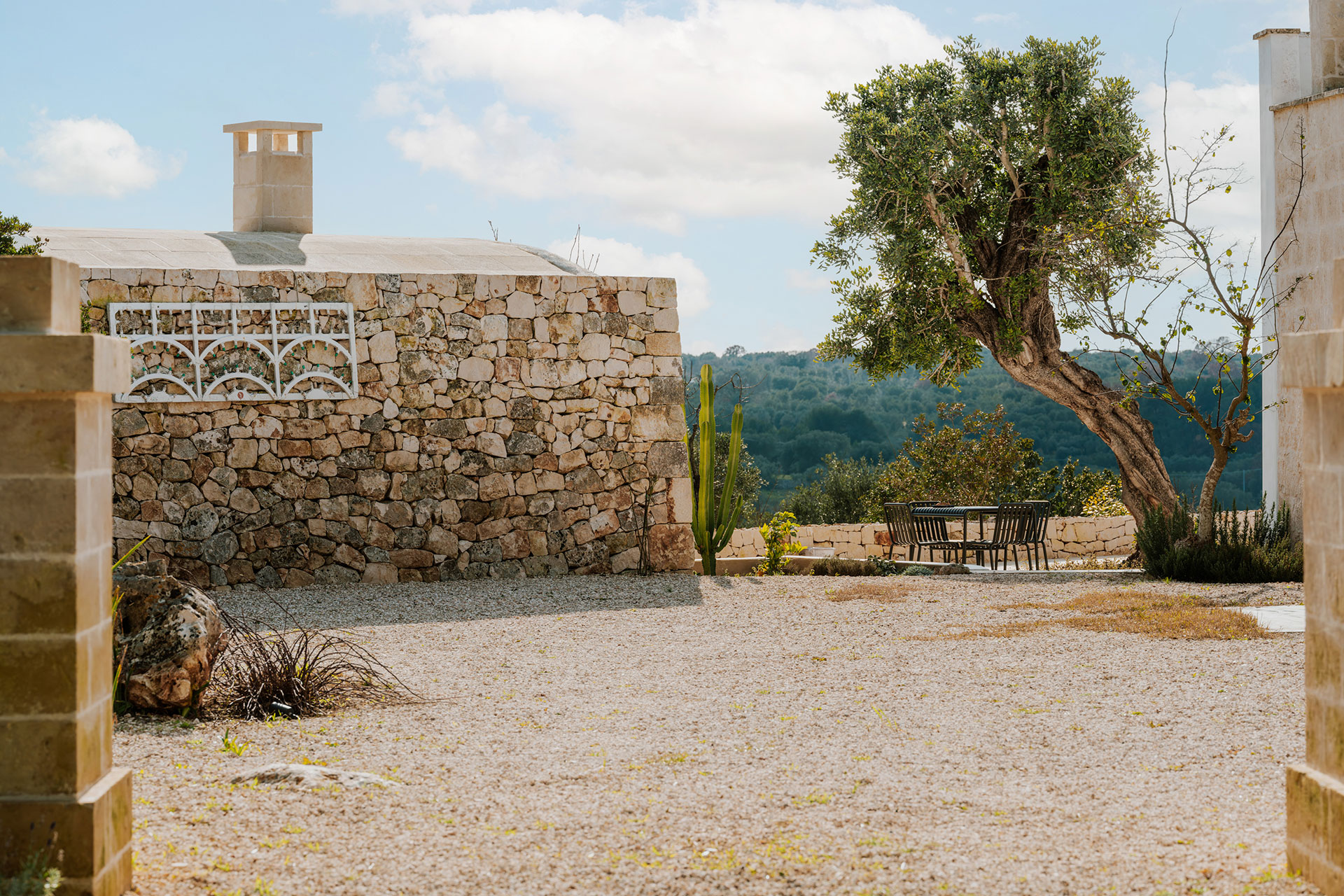trullo-in-cima_trullo_puglia-italy_exterior-space-design.jpg