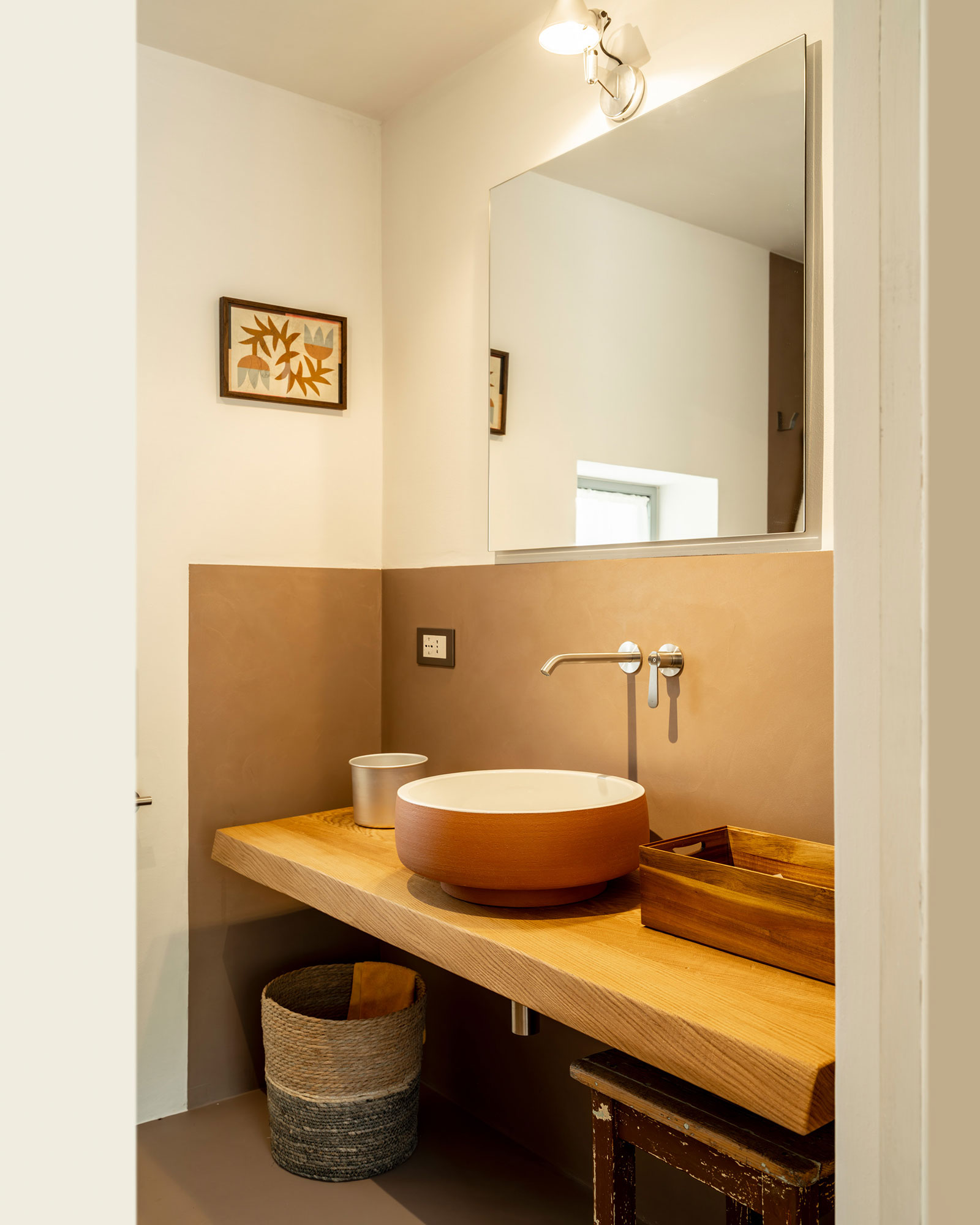trullo-in-cima_trullo_puglia-italy_interior-bath-room-mirror.jpg