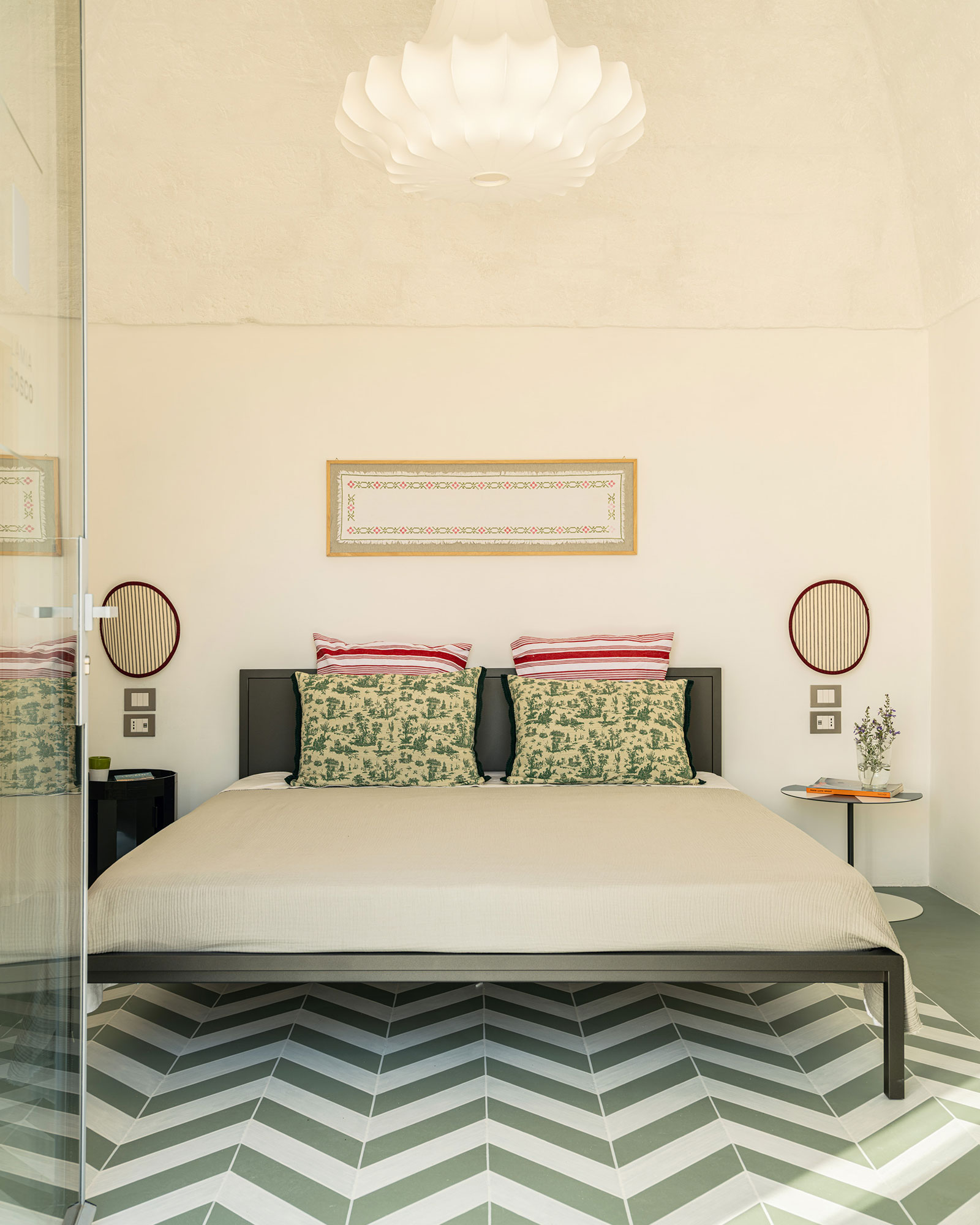 trullo-in-cima_trullo_puglia-italy_interior-bed-room-space.jpg