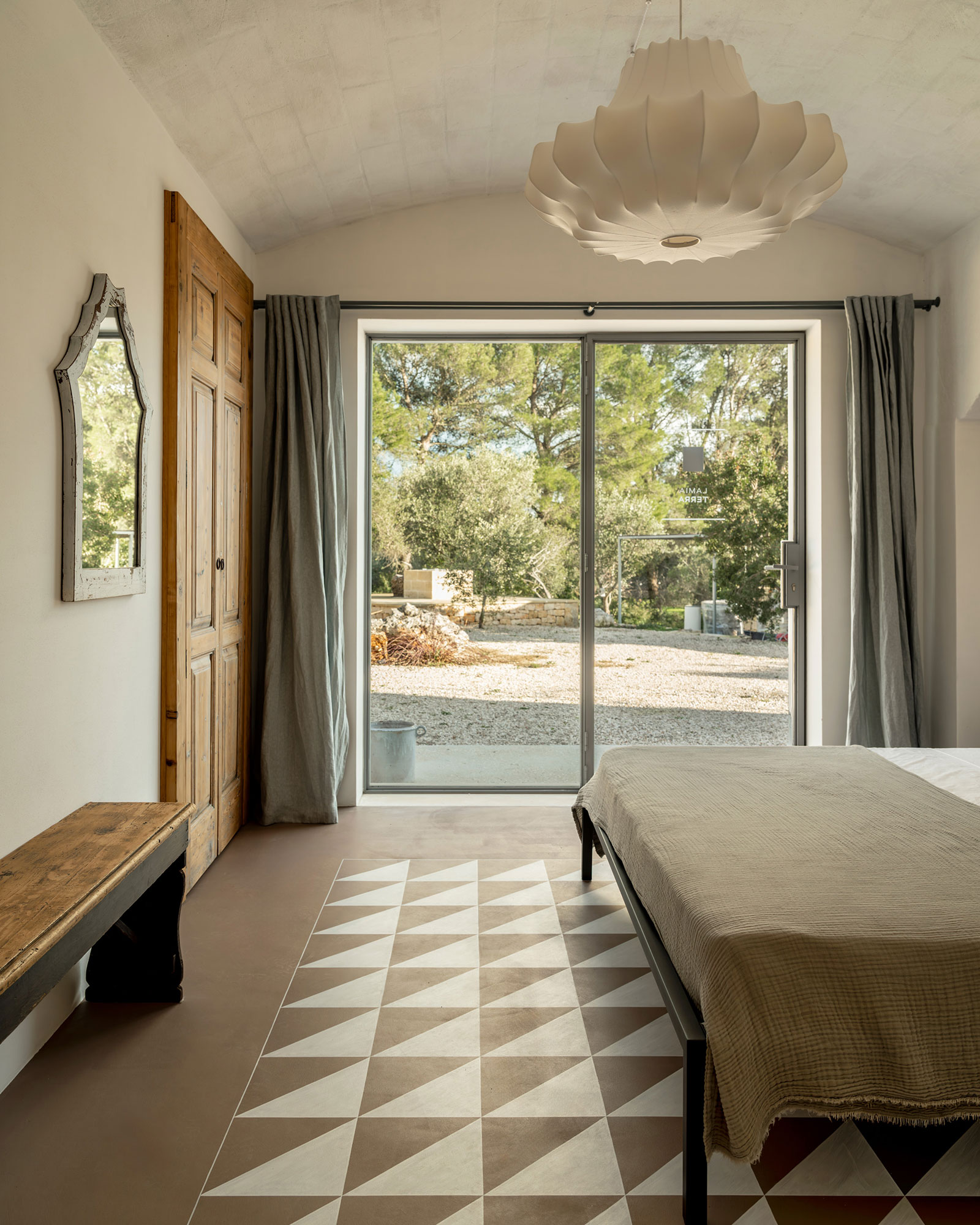 trullo-in-cima_trullo_puglia-italy_interior-bed-room-view.jpg