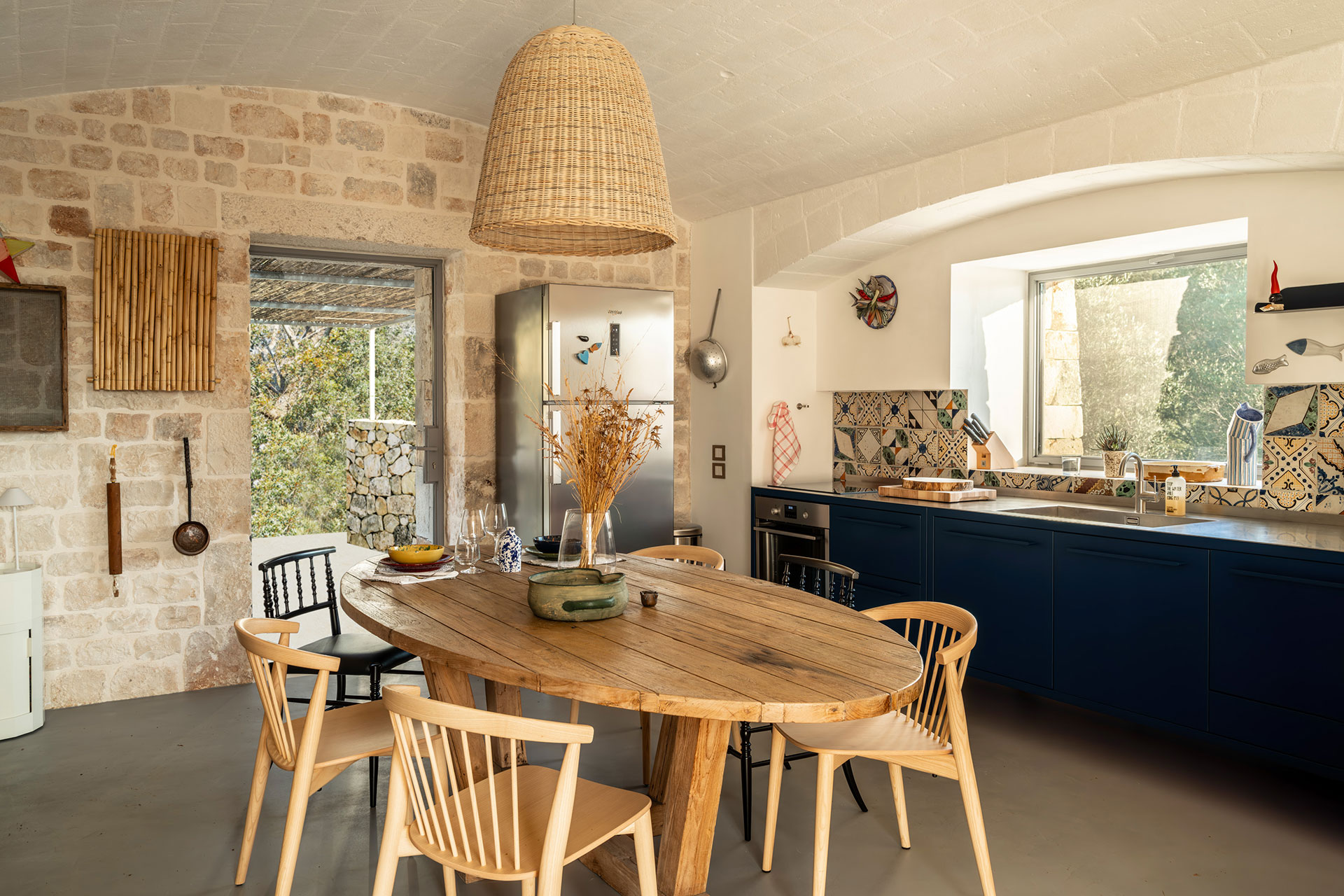 trullo-in-cima_trullo_puglia-italy_interior-table.jpg