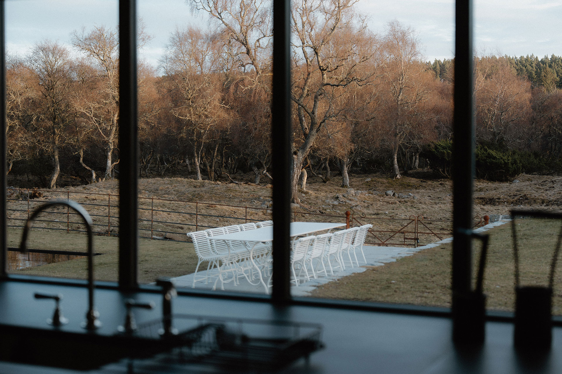 faunoran-house_house_crathie-scotland-uk_interior-view.jpg