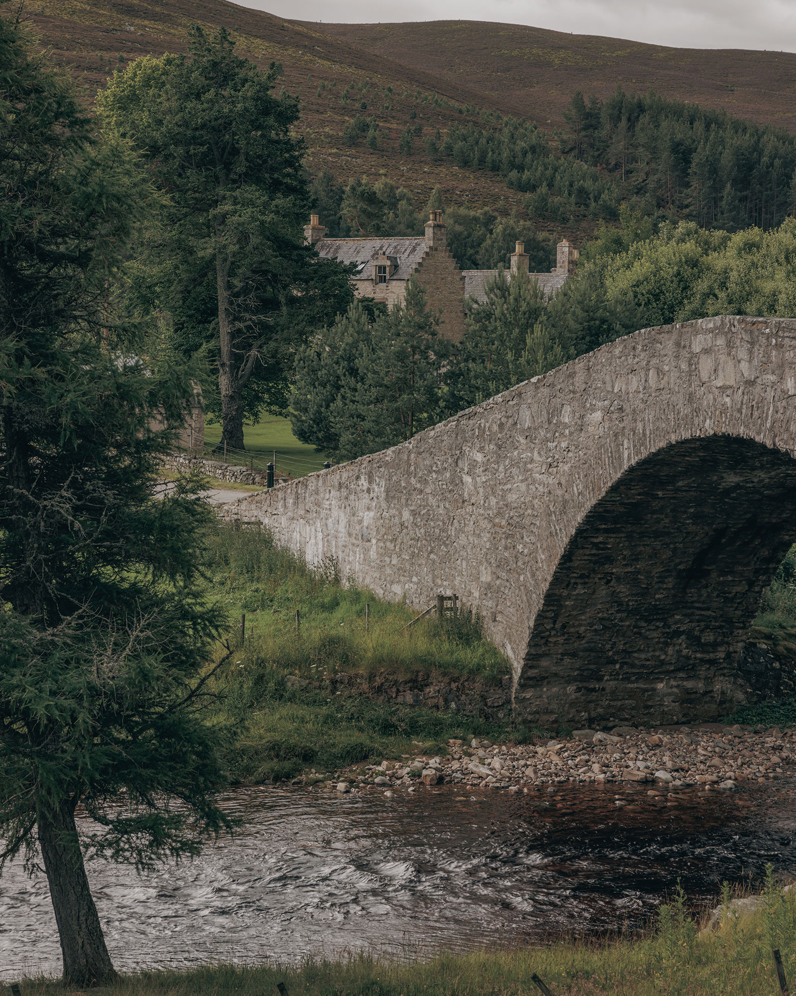 gairnshiel-lodge_castle_ballater-scotland-uk_exterior-bridge.jpg