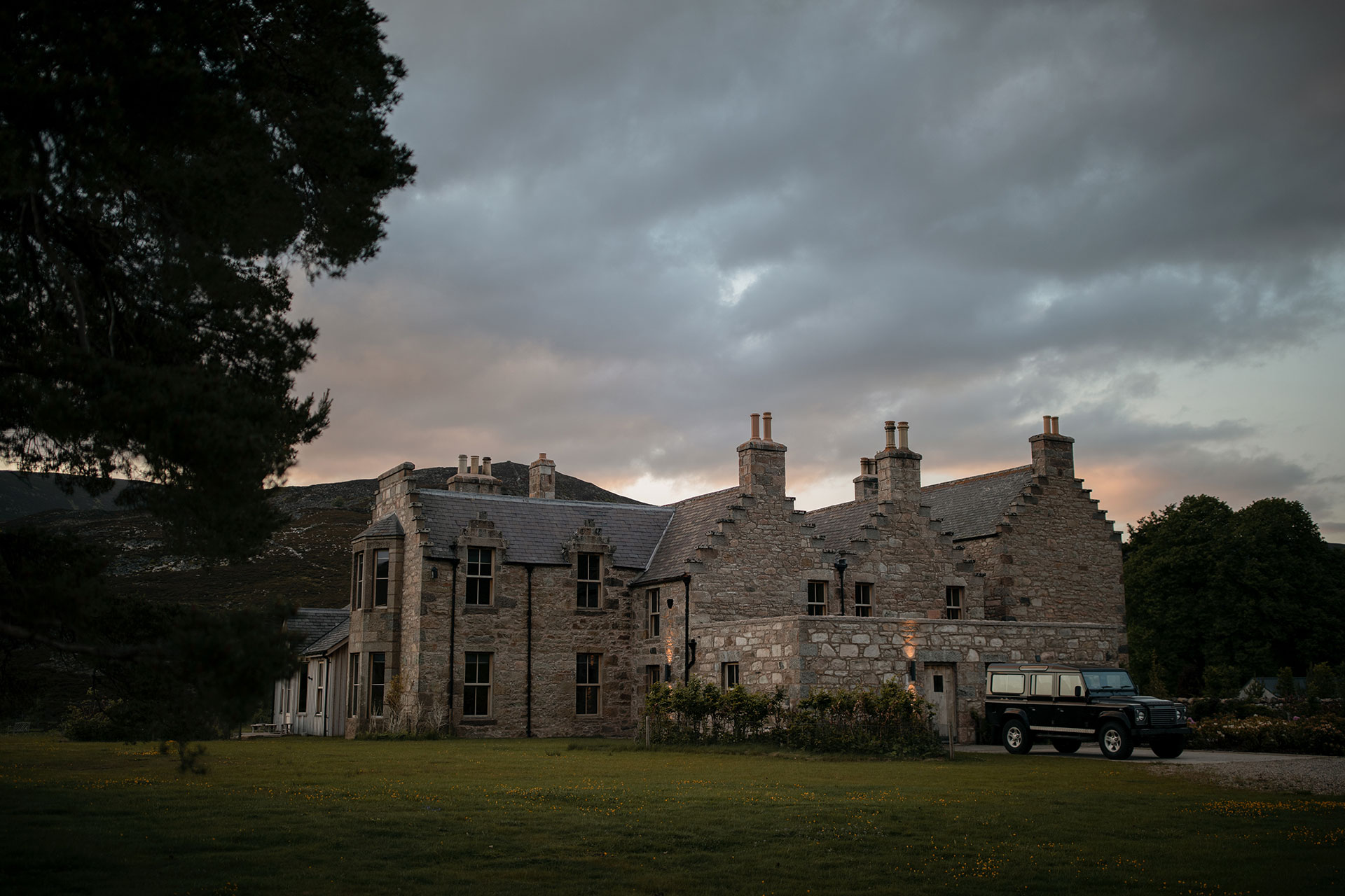 gairnshiel-lodge_castle_ballater-scotland-uk_exterior-castle.jpg