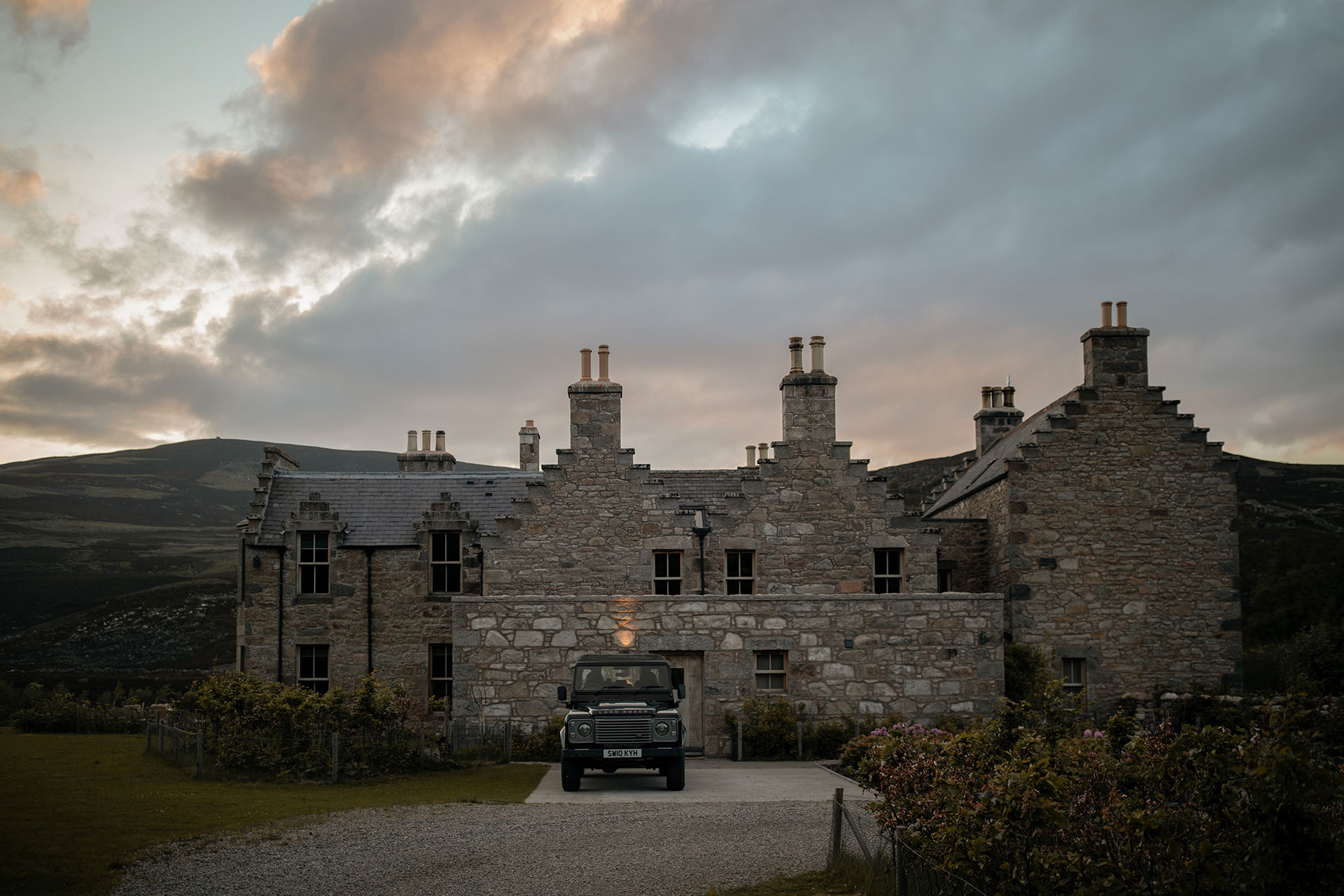 gairnshiel-lodge_castle_ballater-scotland-uk_exterior-facade.jpg