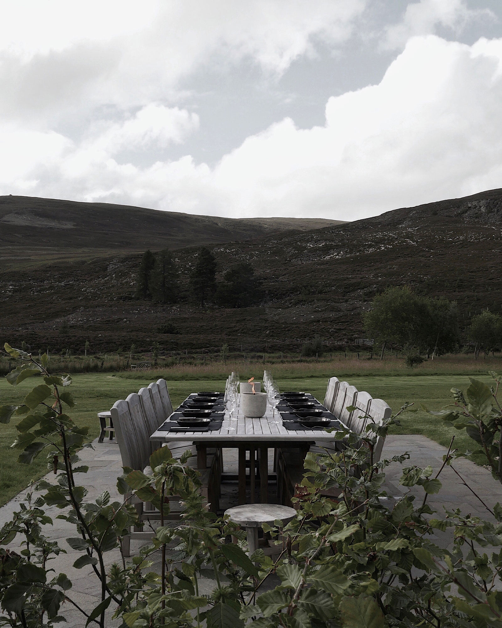 gairnshiel-lodge_castle_ballater-scotland-uk_exterior-table.jpg