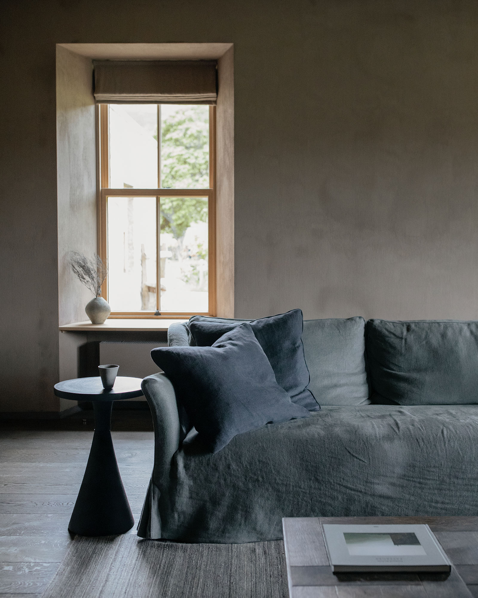 gairnshiel-lodge_castle_ballater-scotland-uk_interior-sofa.jpg