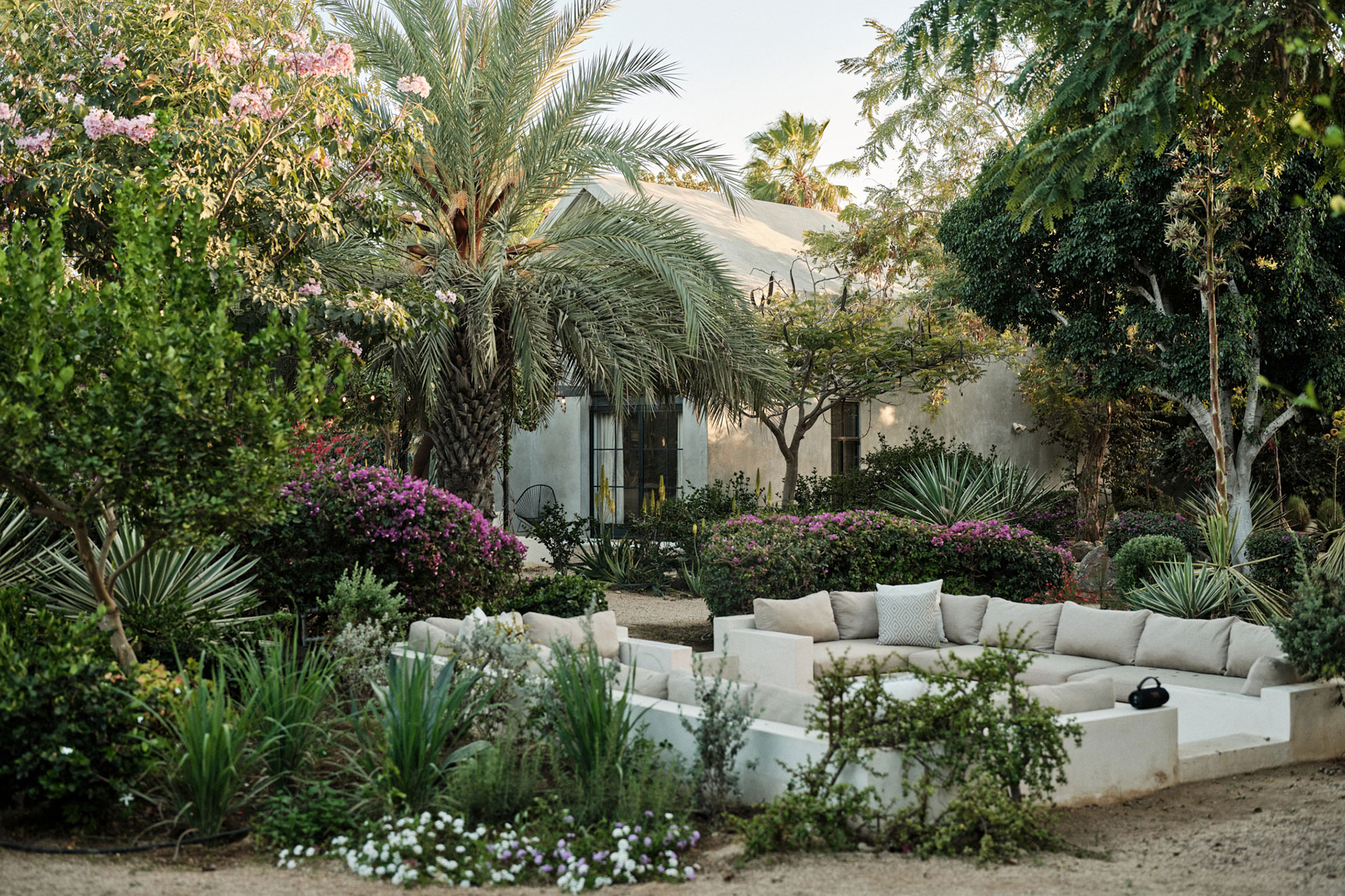 rancho-cuatro-patas_estate_baja-california-sur-mexico_exterior-seating.jpg