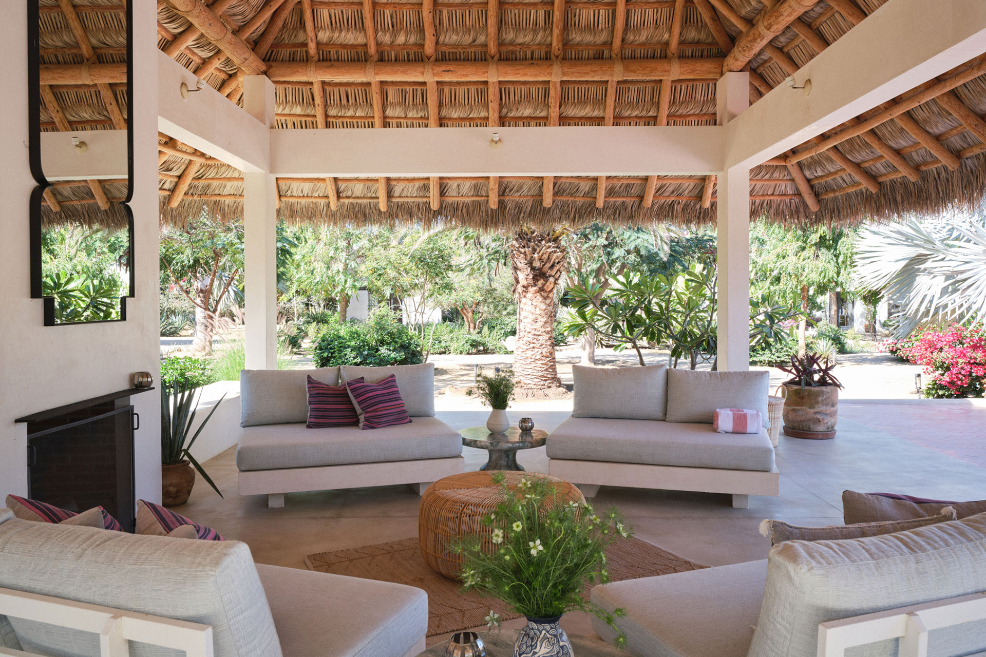 rancho-cuatro-patas_estate_baja-california-sur-mexico_exterior-seating-space.jpg