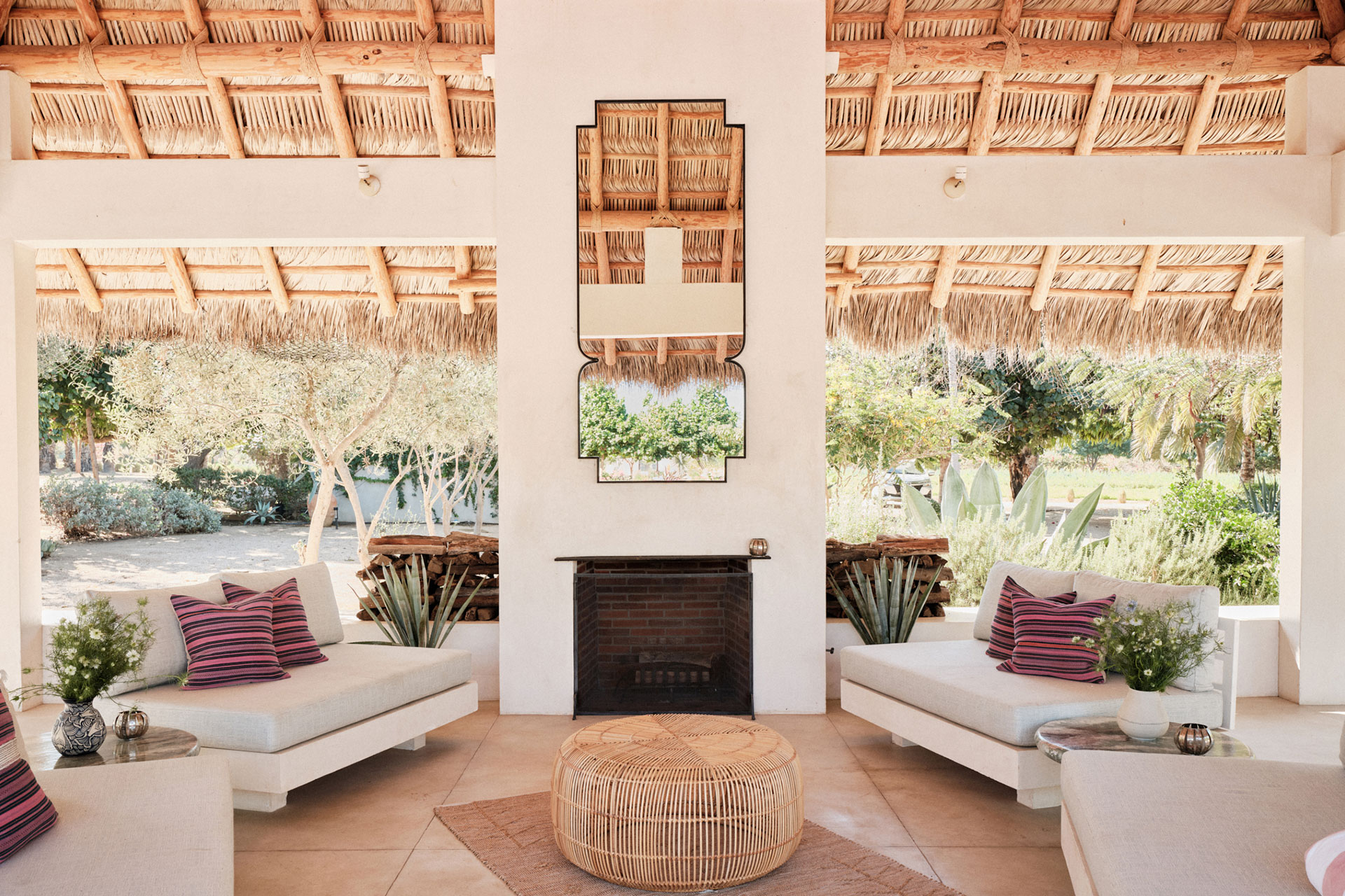rancho-cuatro-patas_estate_baja-california-sur-mexico_exterior-sofa.jpg