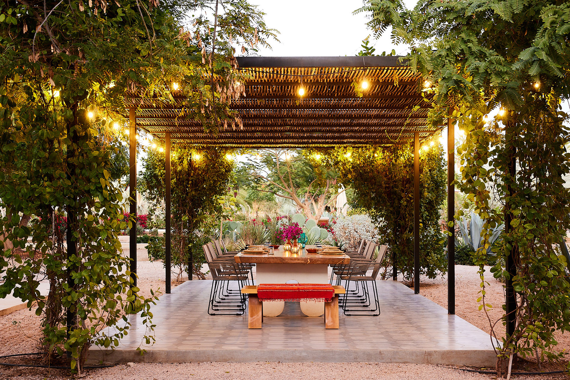 rancho-cuatro-patas_estate_baja-california-sur-mexico_exterior-table.jpg