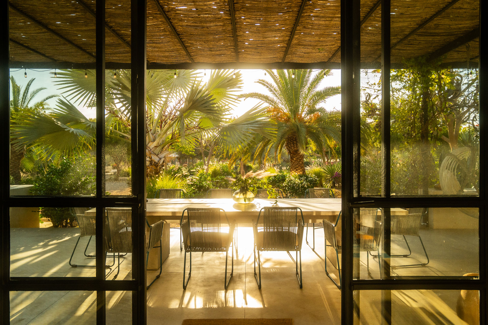 rancho-cuatro-patas_estate_baja-california-sur-mexico_exterior-table-sunlight.jpg
