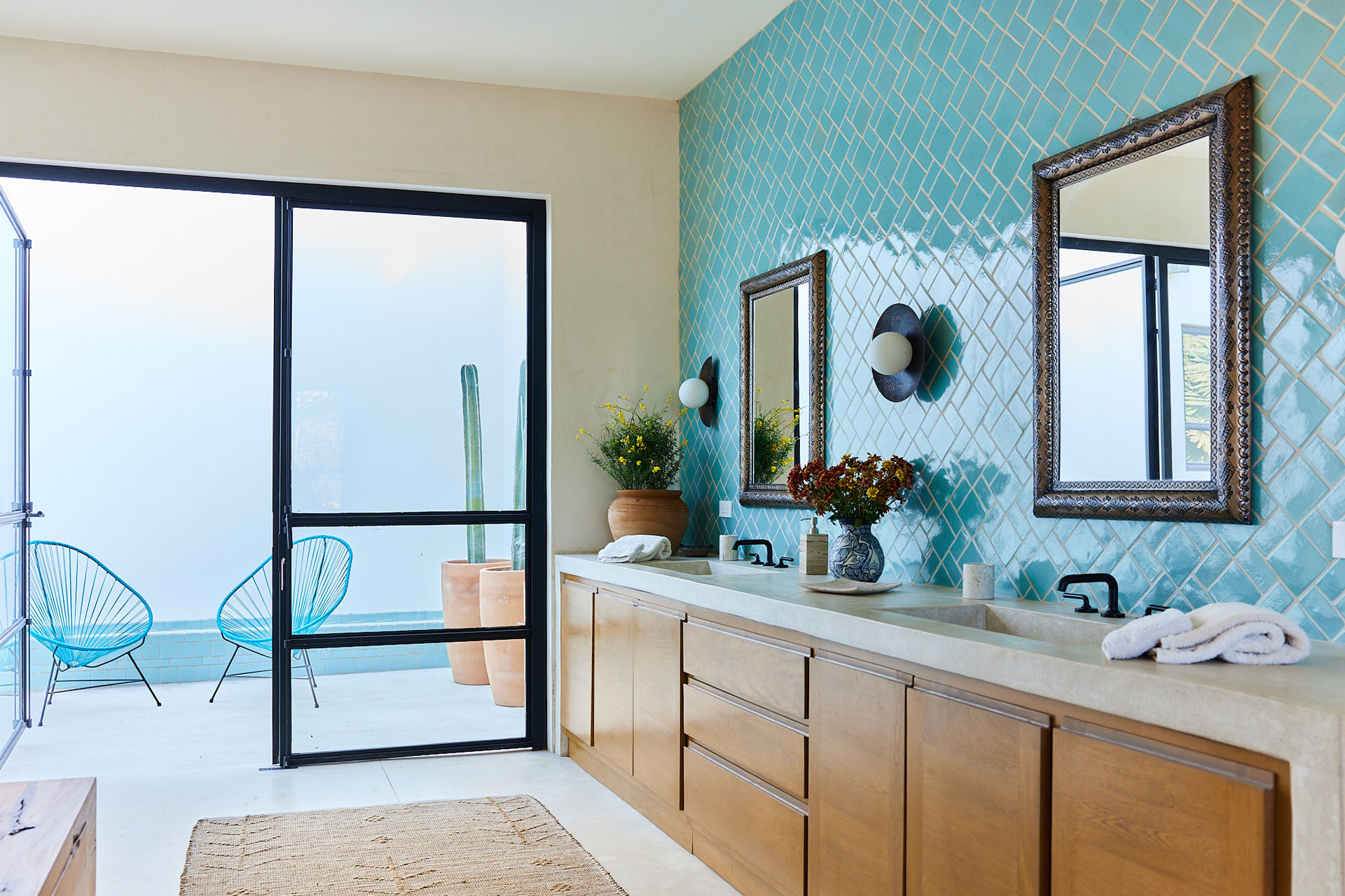 rancho-cuatro-patas_estate_baja-california-sur-mexico_interior-blue-bathroom.jpg