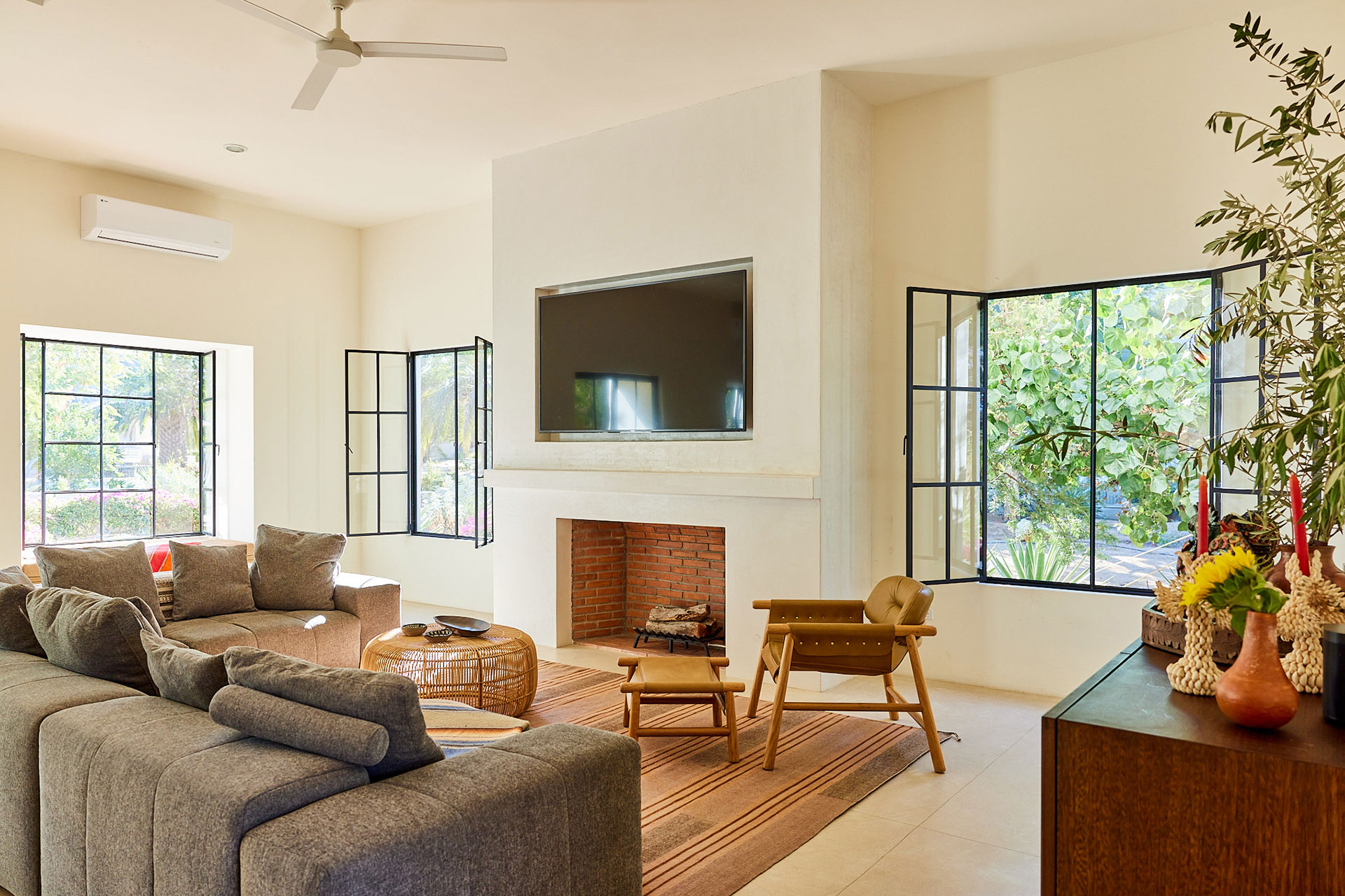 rancho-cuatro-patas_estate_baja-california-sur-mexico_interior-tv-room.jpg
