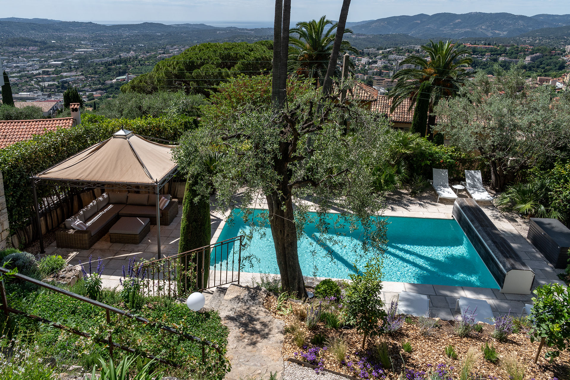 domaine-casa-del-sol_villa_grasse-france_exterior-pool-view.jpg