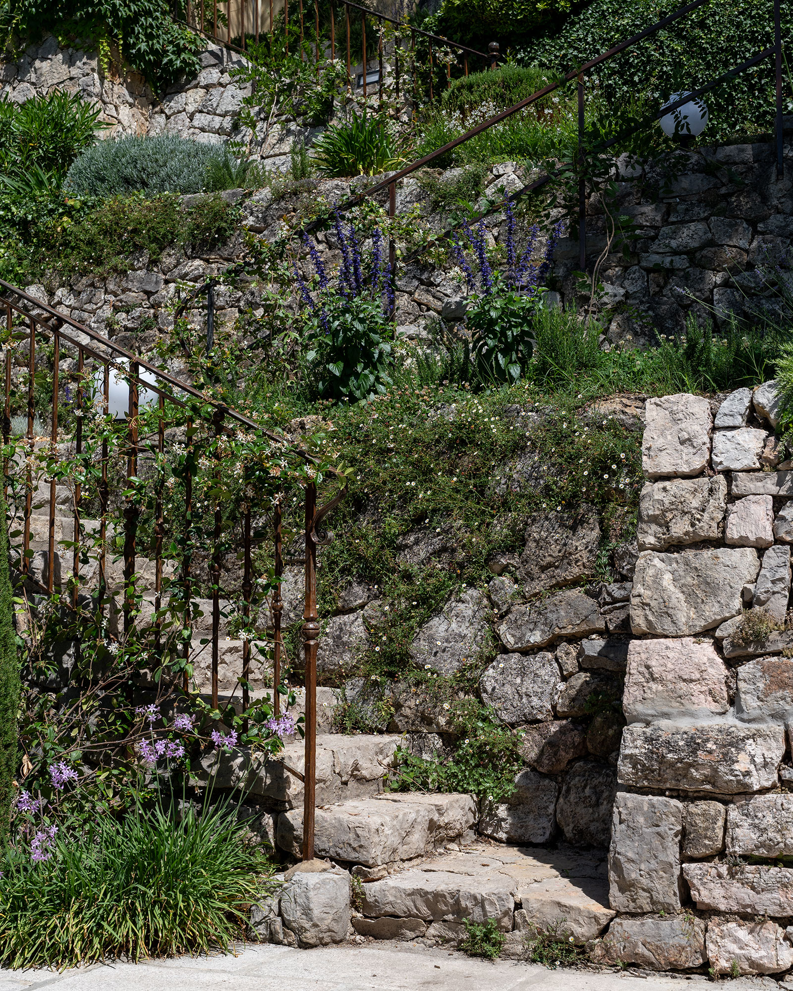 domaine-casa-del-sol_villa_grasse-france_exterior-stairs.jpg