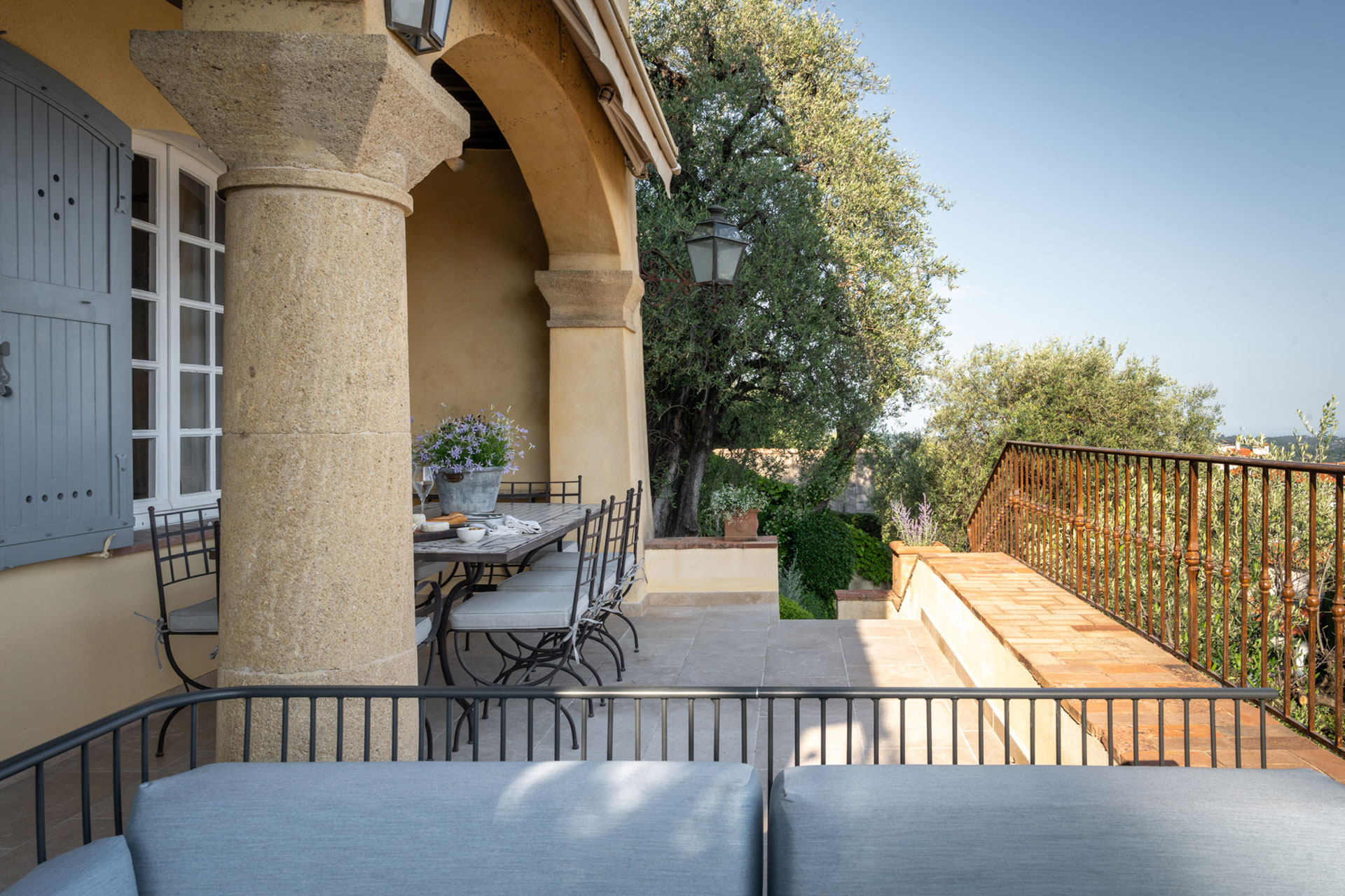 domaine-casa-del-sol_villa_grasse-france_exterior-terrace.jpg