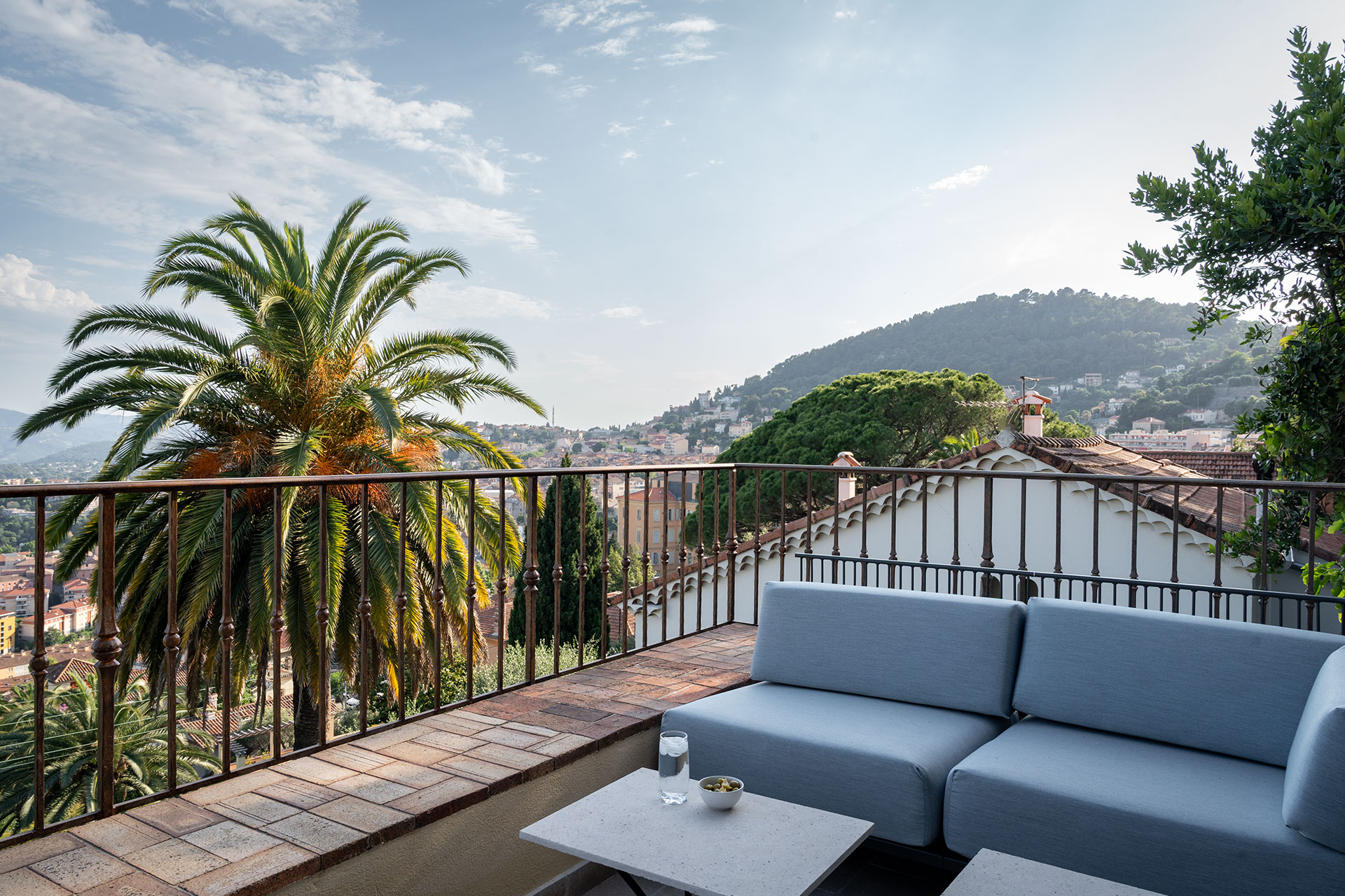 domaine-casa-del-sol_villa_grasse-france_exterior-terrace-design.jpg