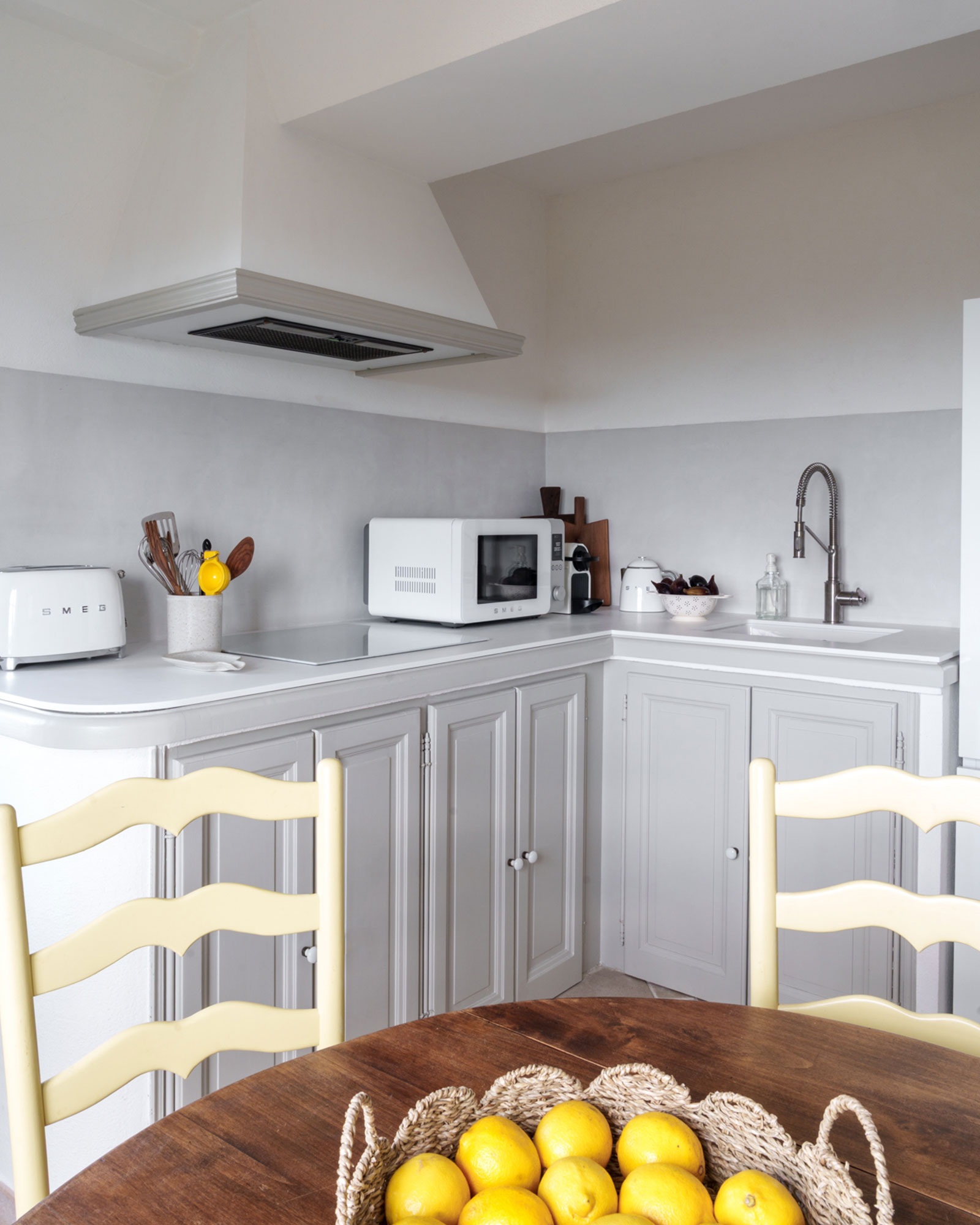 domaine-casa-del-sol_villa_grasse-france_interior-garden-apartment-kitchen.jpg