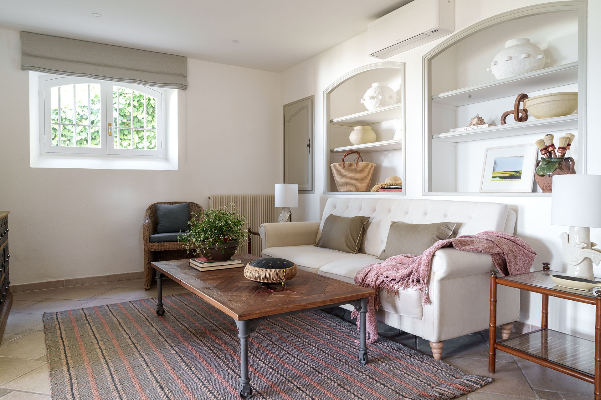 domaine-casa-del-sol_villa_grasse-france_interior-garden-apartment-sofa.jpg