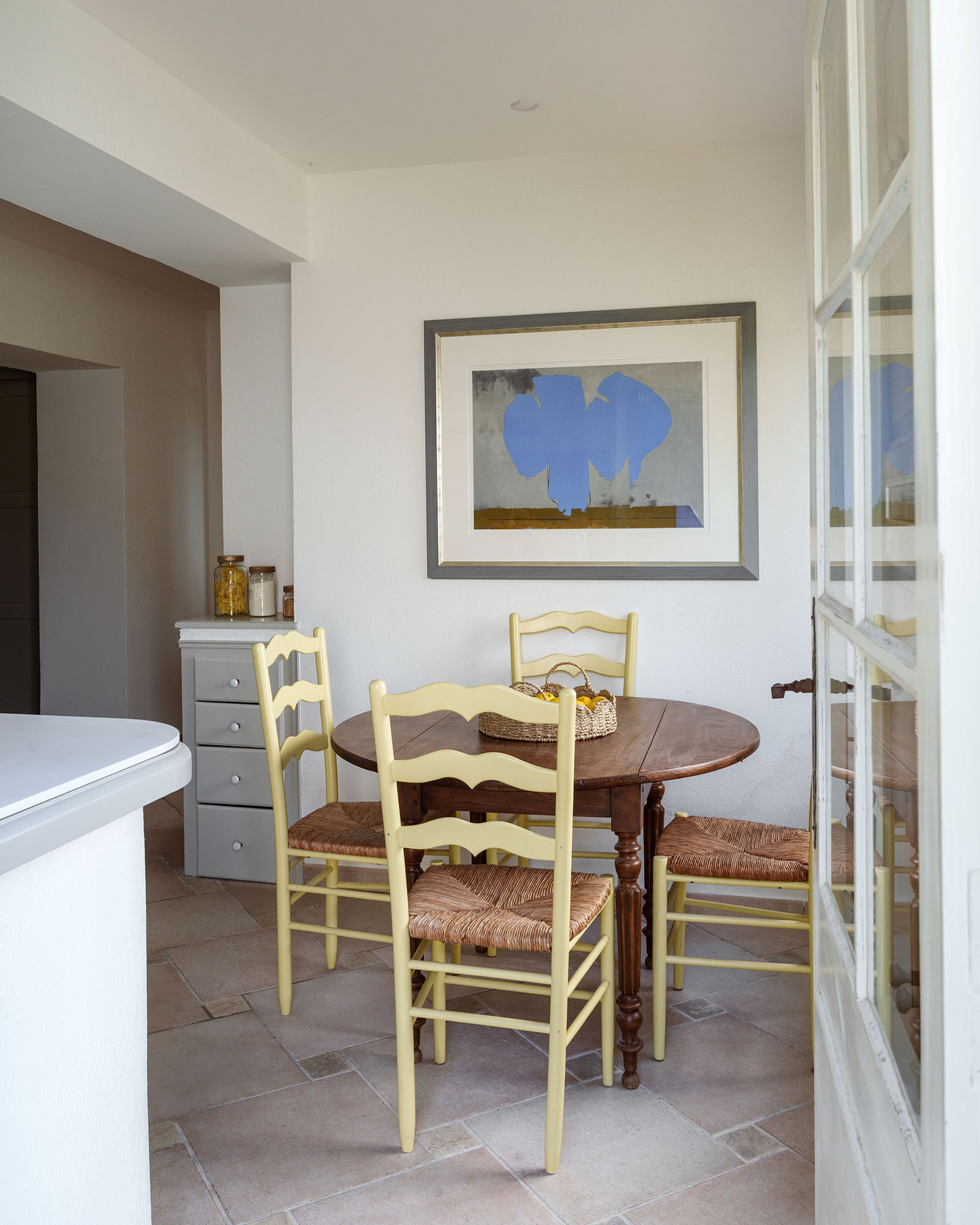 domaine-casa-del-sol_villa_grasse-france_interior-garden-apartment-table.jpg