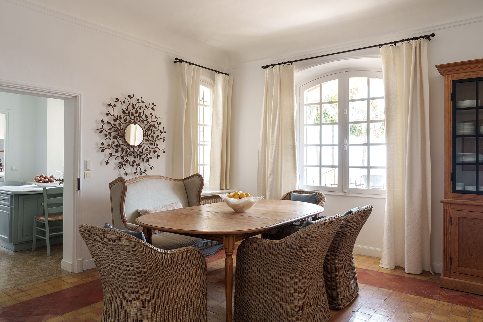 domaine-casa-del-sol_villa_grasse-france_interior-main-villa-dining-room.jpg