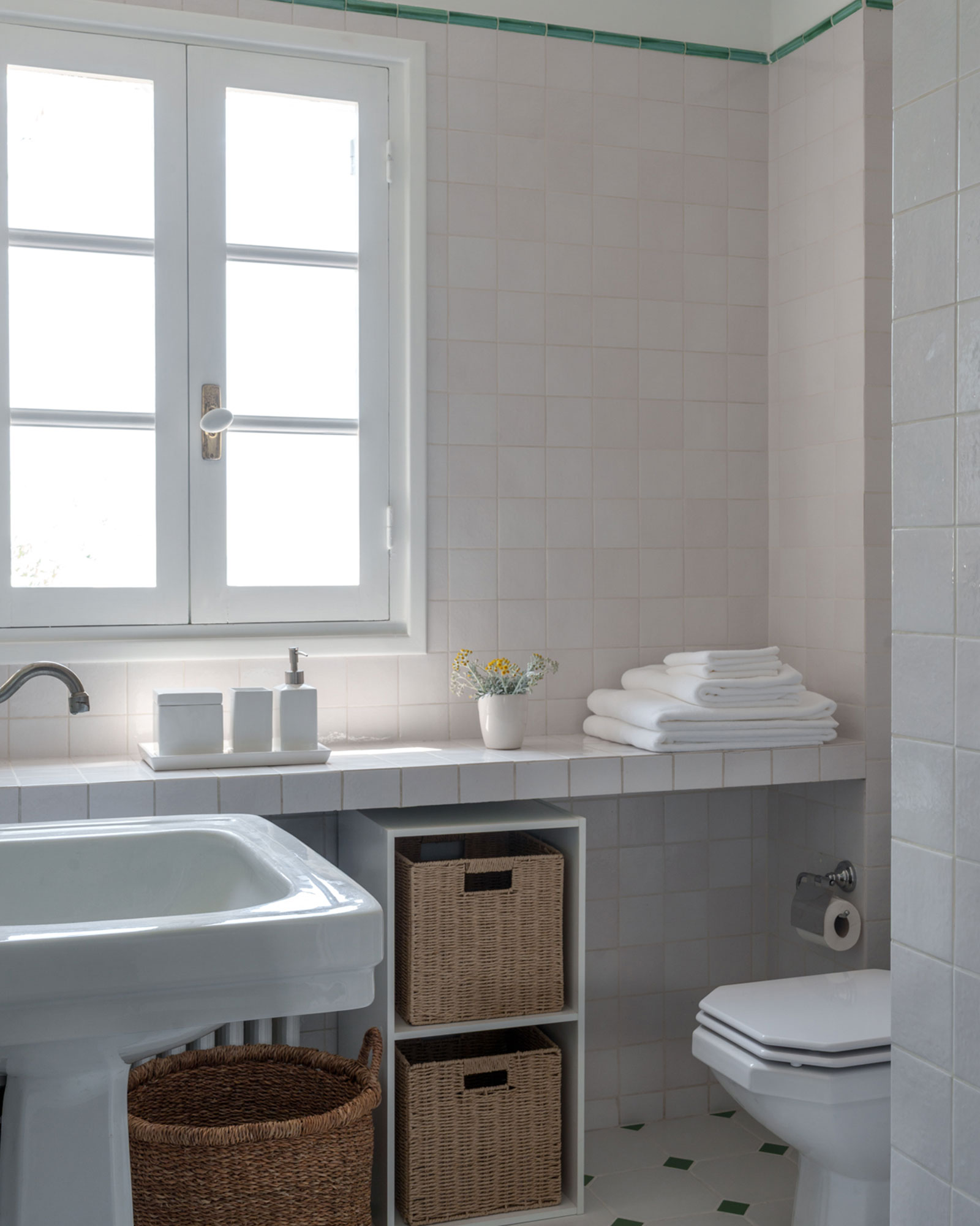 domaine-casa-del-sol_villa_grasse-france_interior-main-villa-guest-bathroom.jpg
