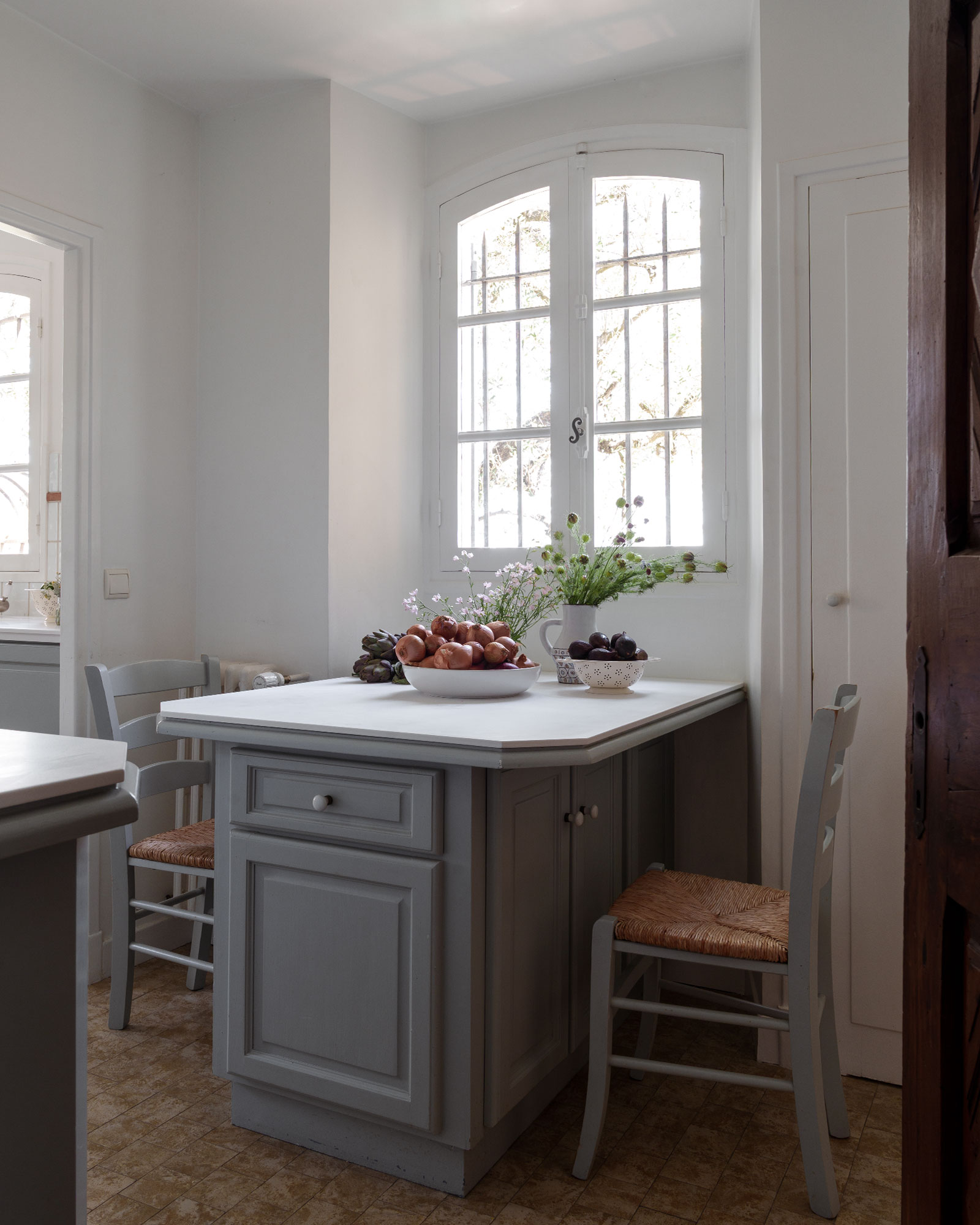 domaine-casa-del-sol_villa_grasse-france_interior-main-villa-kitchen-space.jpg
